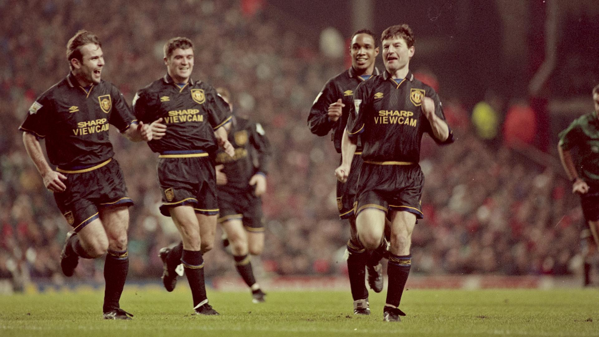 Goal of the Day 4 January 2021 Denis Irwin v Liverpool 1999