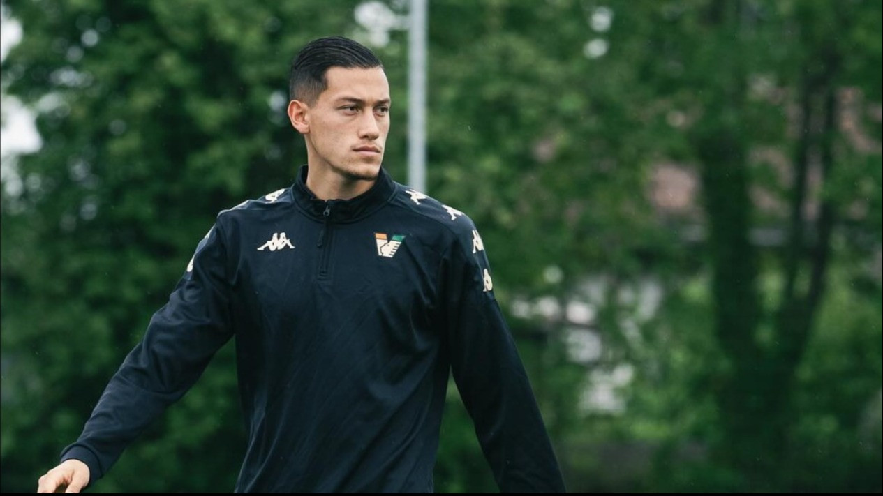 Jay Idzes Makes History as First Southeast Asian to Debut in Serie A After Giant Italian Clubs Battle for Him