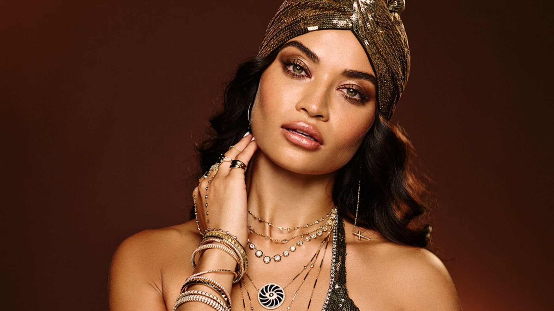 Shanina Shaik Gives Us All A Lesson In Layering Jewellery. Harper's Bazaar Arabia