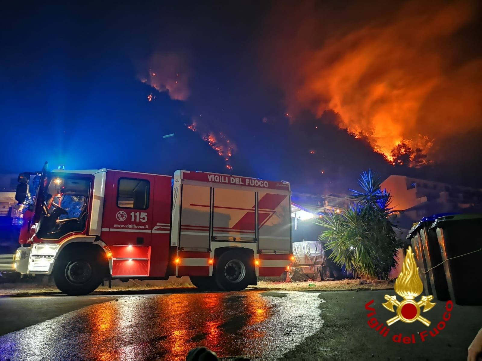 Vasti incendi in alcune frazioni di Messina nella notte, Vigili del Fuoco spengono le fiamme in mattinata.it di informazione