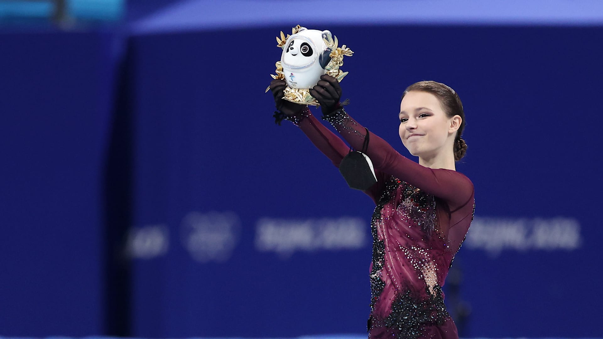 Anna Shcherbakova captures Olympic figure skating title as Trusova claims silver; Sakamoto wins bronze
