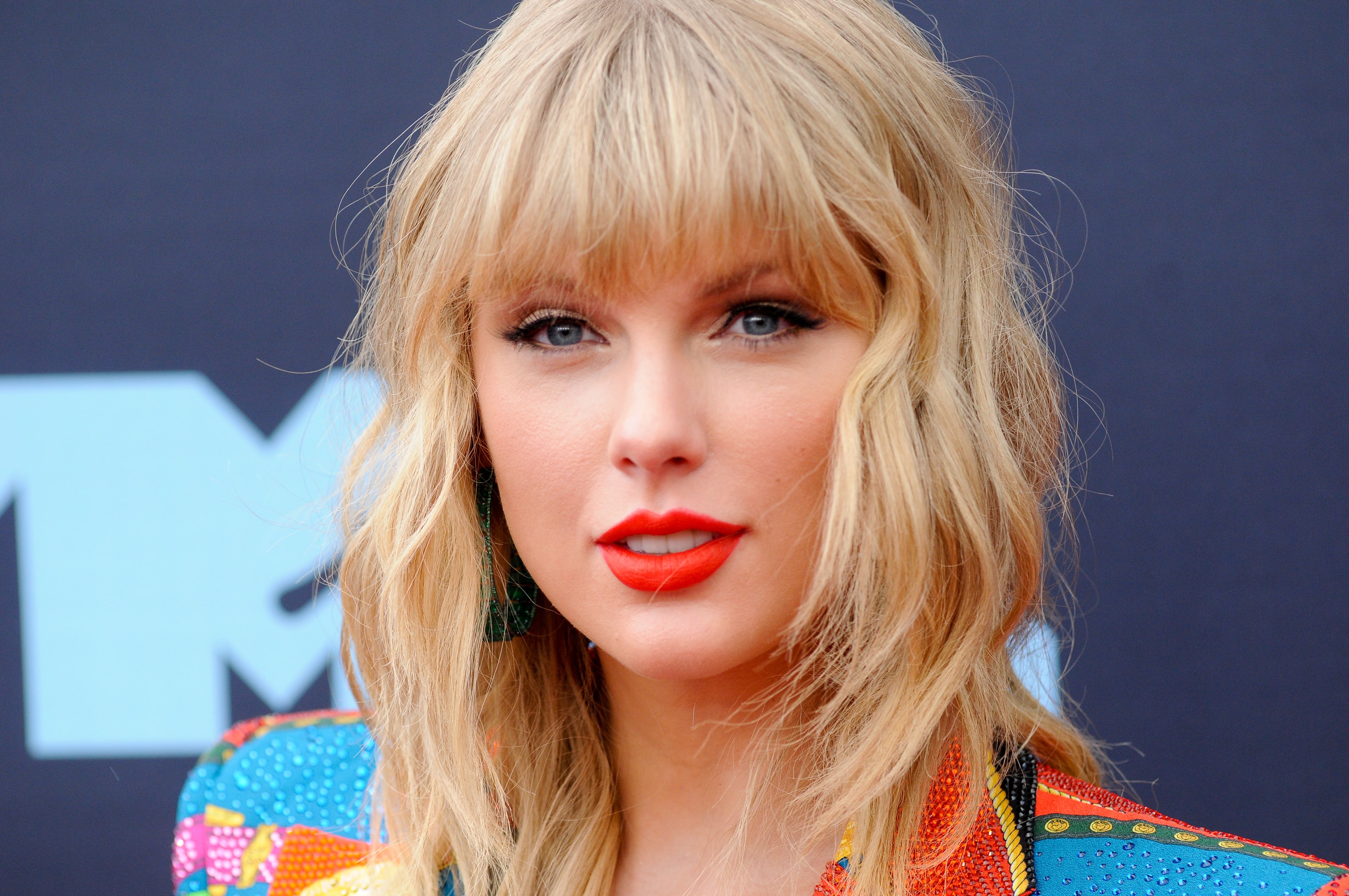 Download Face Close Up Lipstick Blonde Singer American Music Taylor Swift 4k Ultra HD Wallpaper By Efren Landaos