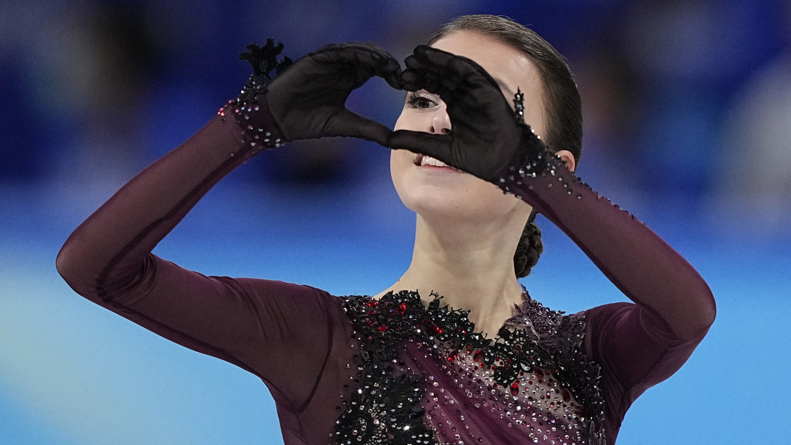 Shcherbakova wins figure skating gold as Valieva collapses