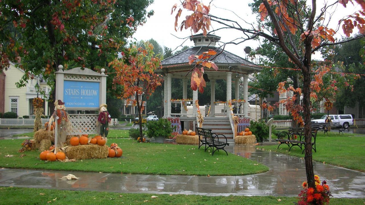 Gilmore Girls Zoom background / wallpaper