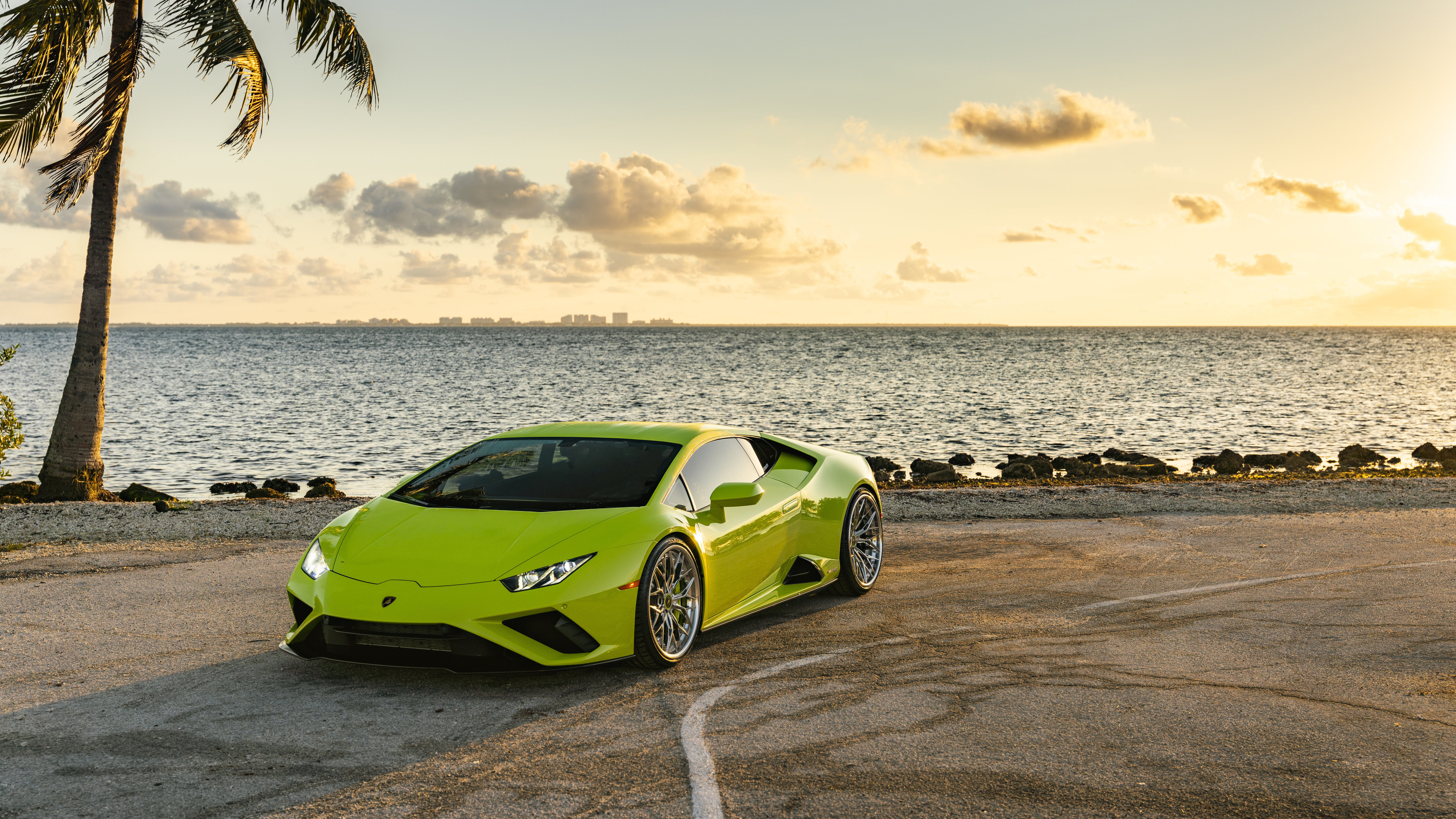 Green Lamborghini Huracan Evo Ocean Background 4K 5K HD Cars Wallpaper
