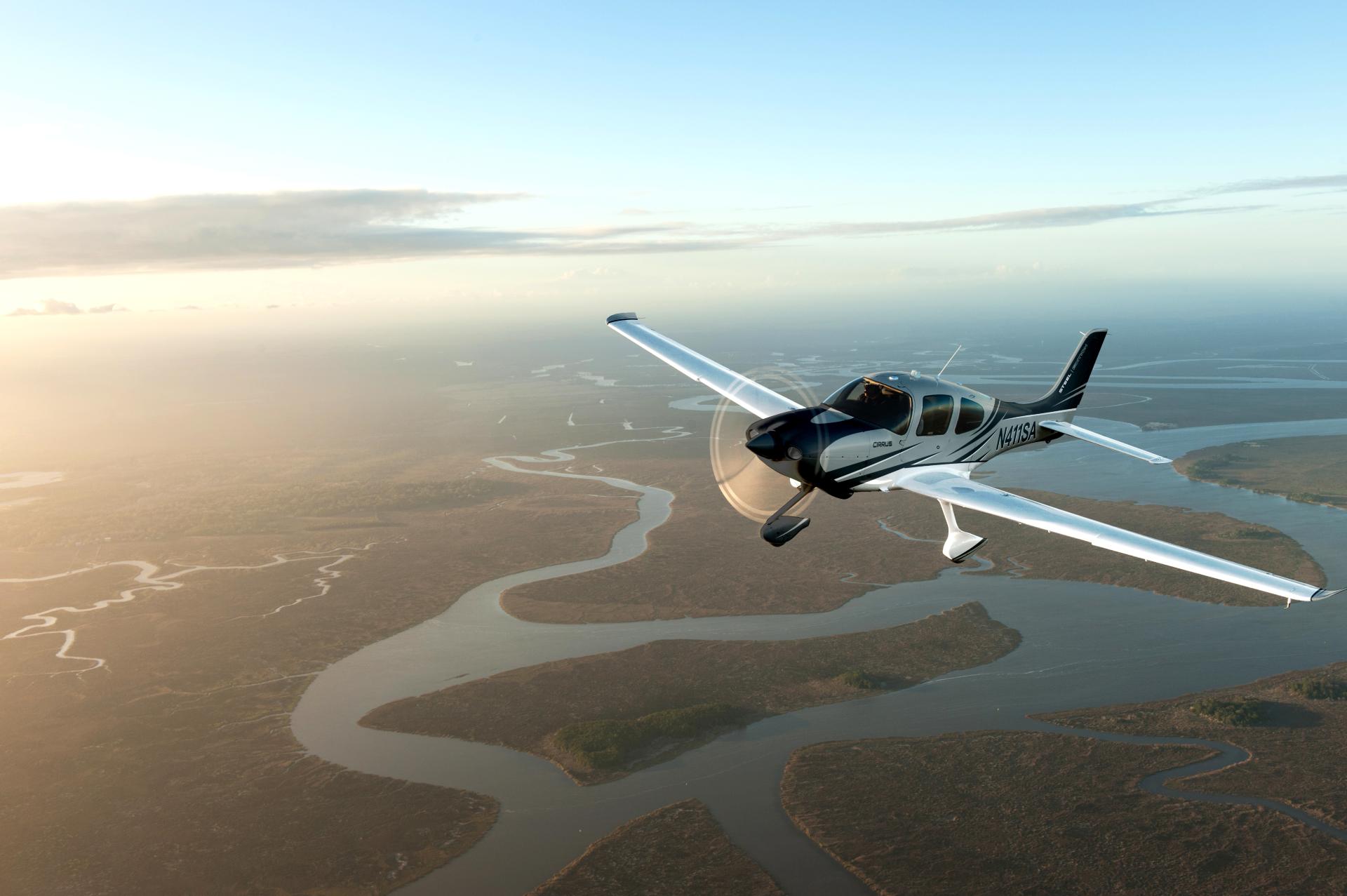 Cirrus STEEL EDITION SR22 TURBO G3 GTS. Steel Aviation