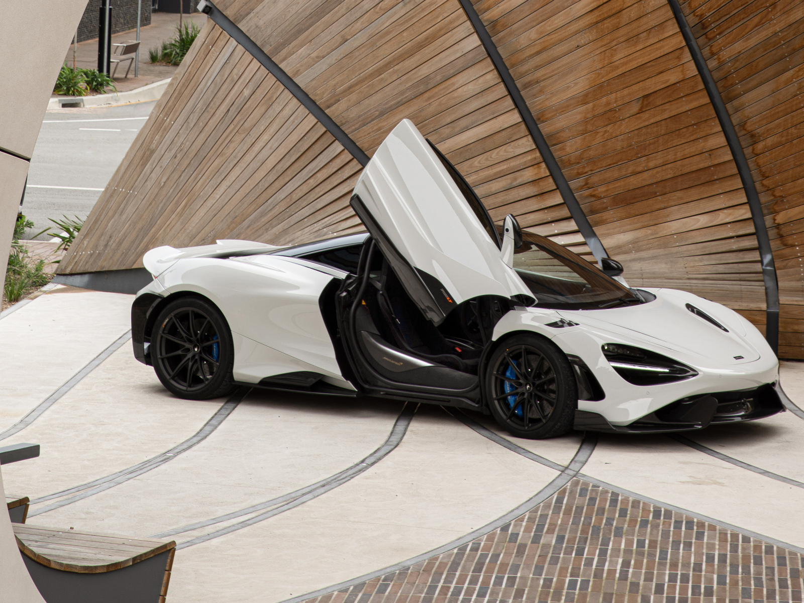 White fast car McLaren 765LT, 2021 Desktop wallpaper 1600x1200