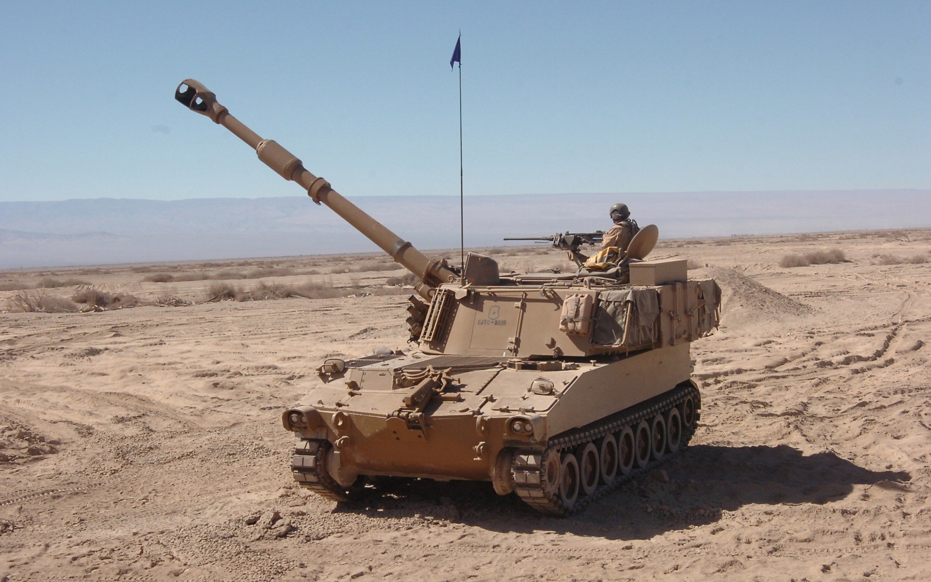 Download Military M109 Howitzer HD Wallpaper