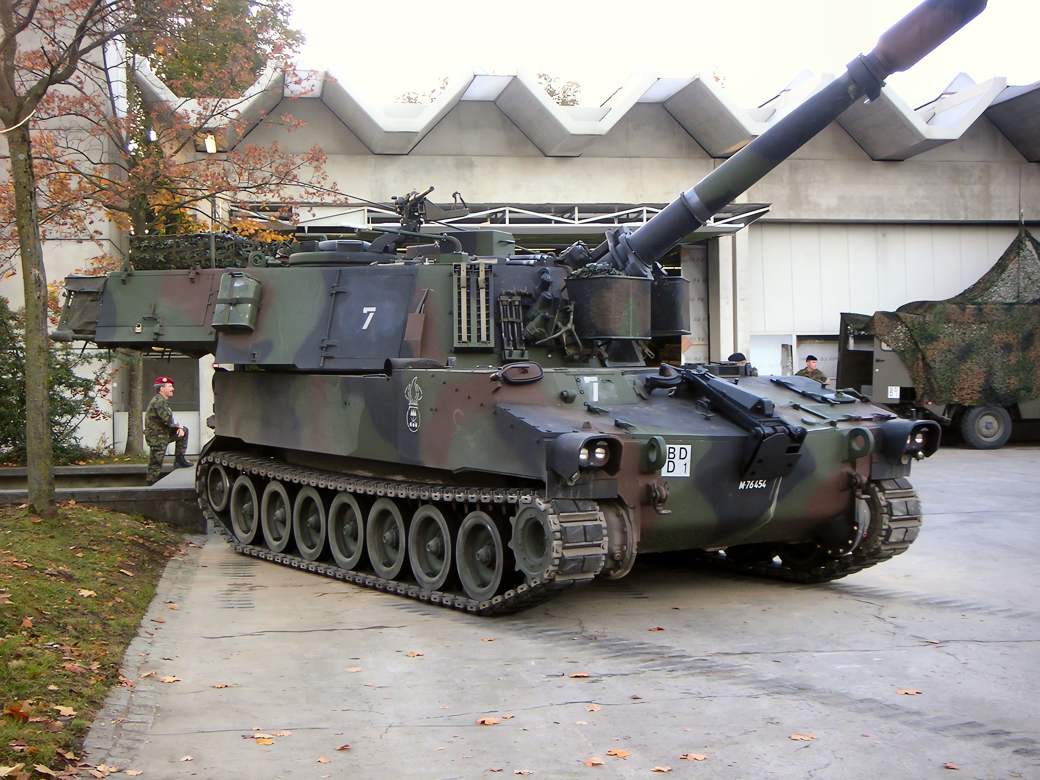 M109 howitzer & Videos