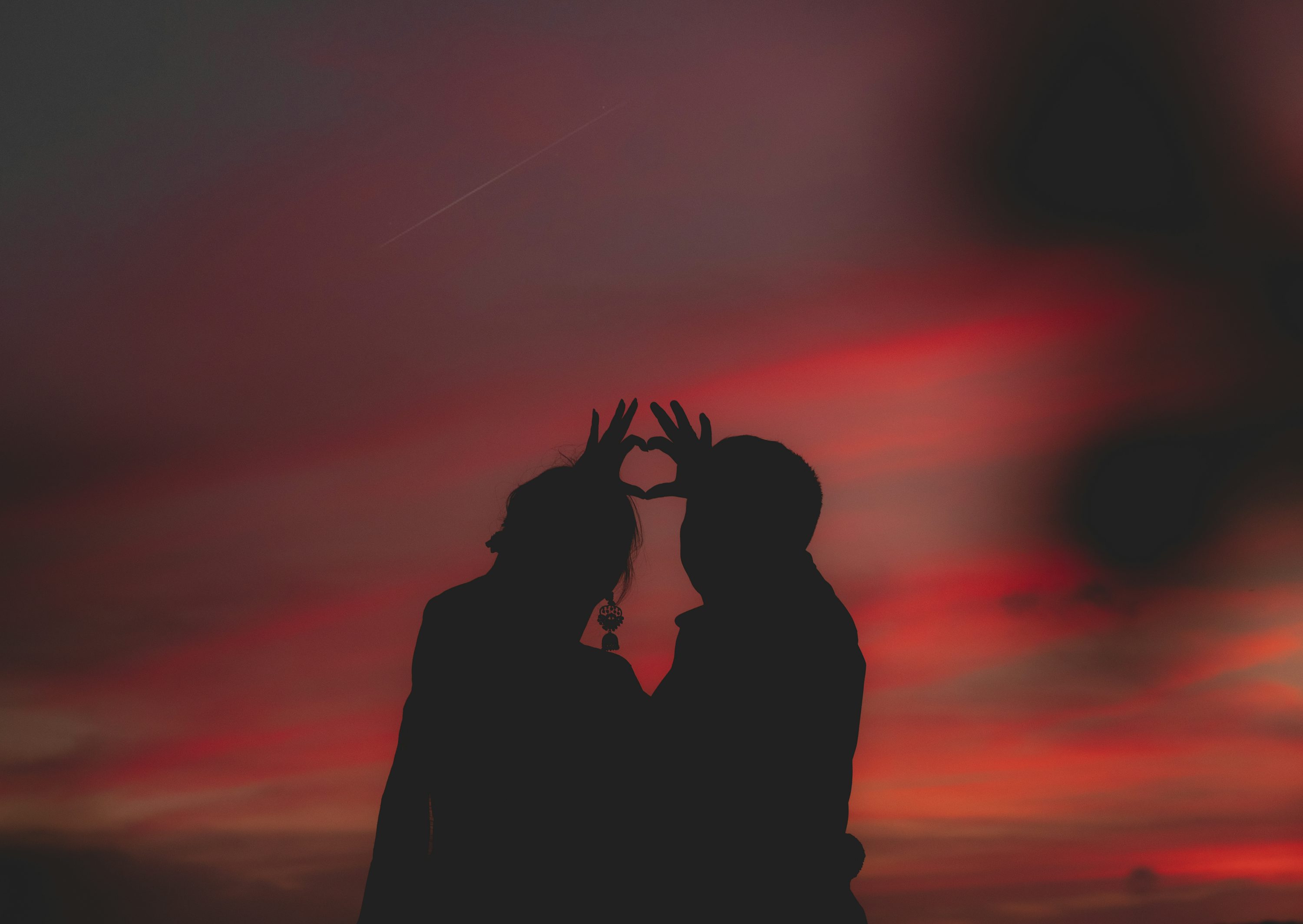 Sunset Couple Picture [Stunning!]. Download Free Image