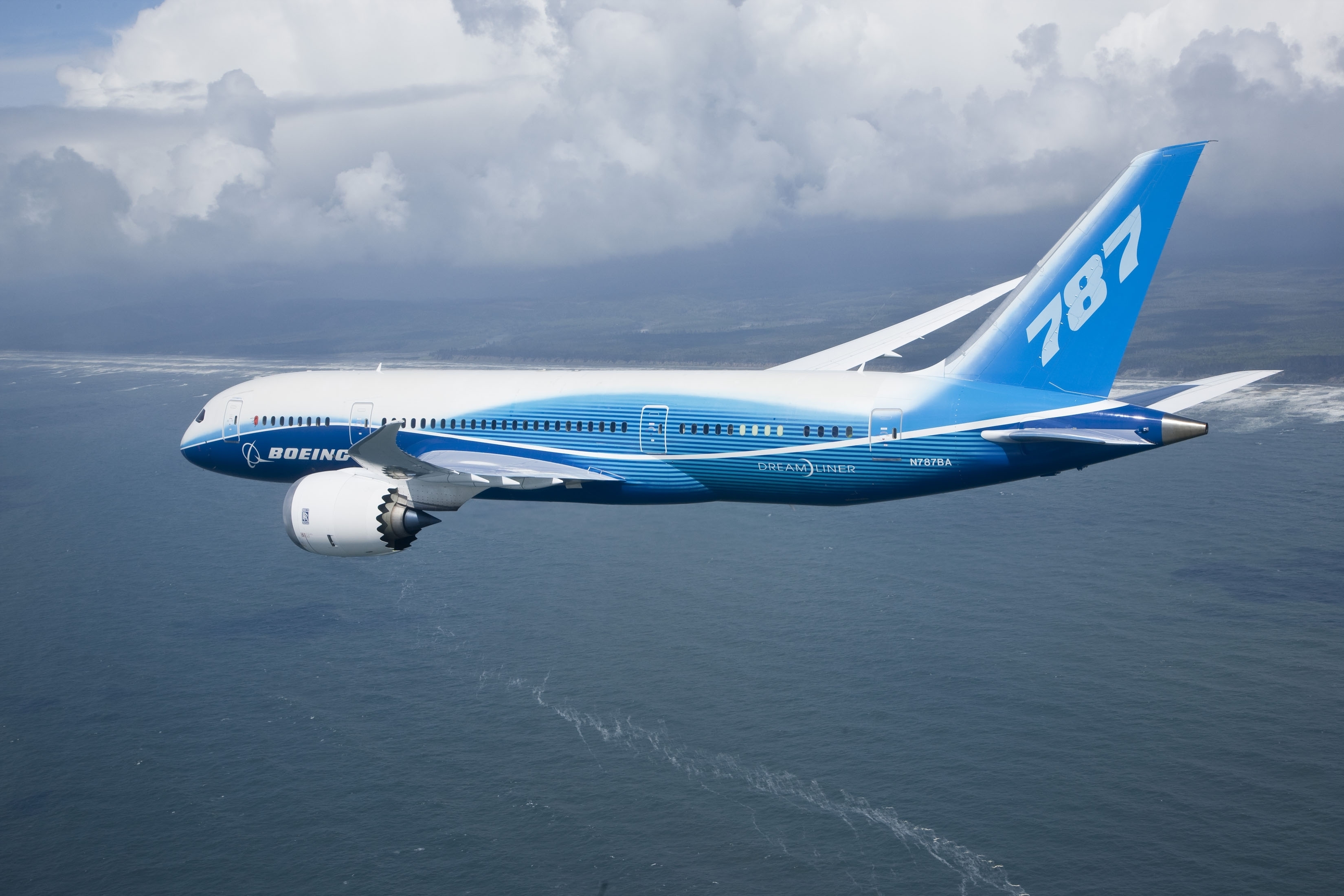 Boeing 787 Dreamliner Soaring