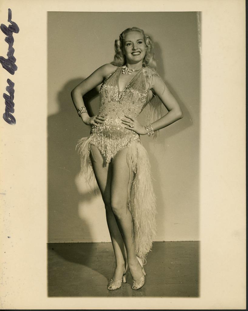 BETTY GRABLE original 1945 7x9 Diamond Horseshoe photo signed