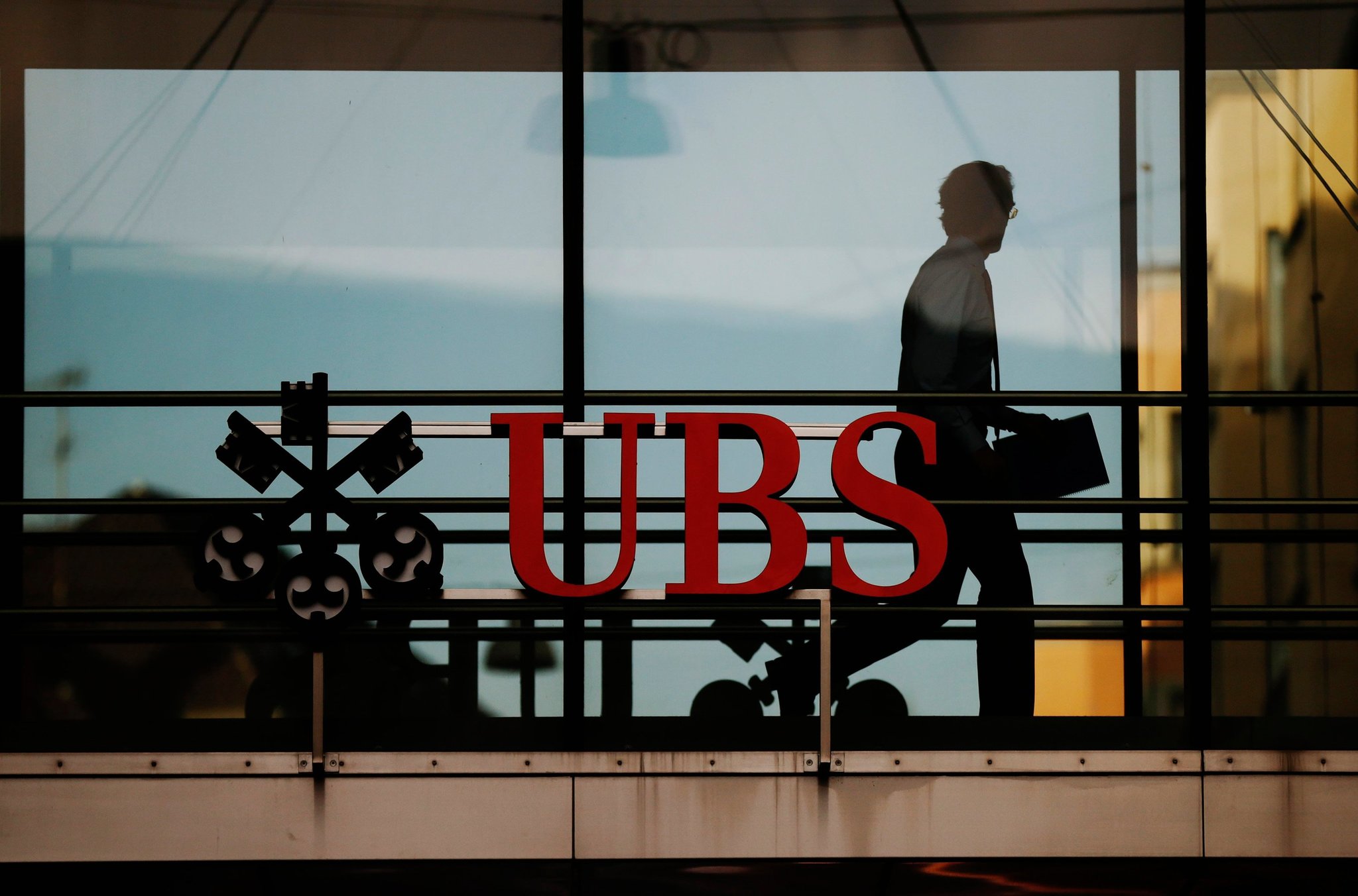 UBS Consolidates, and Shifts Executives, in Effort to Shrink Its Investment Bank