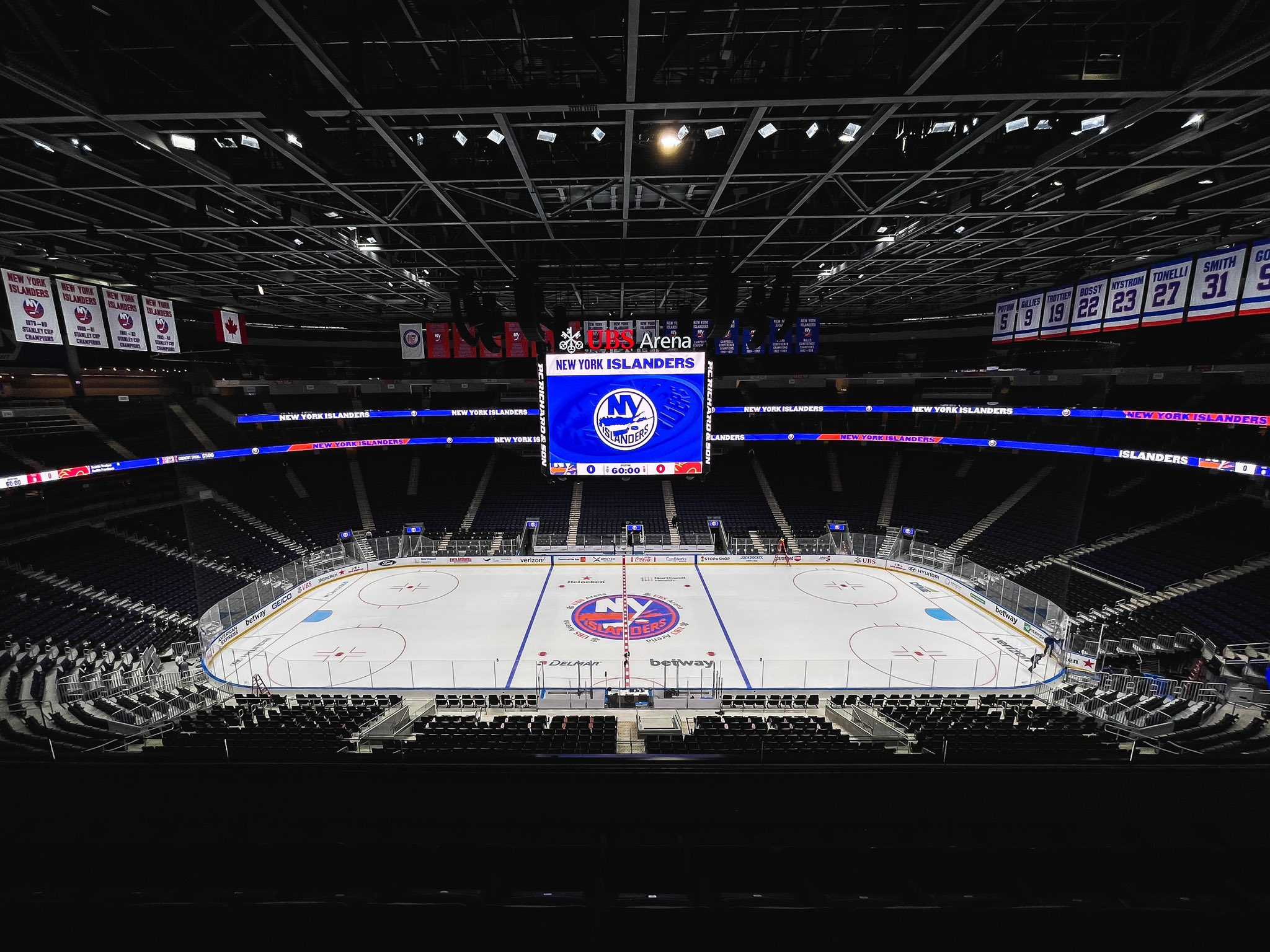 Islanders welcome fans to UBS Arena for first time