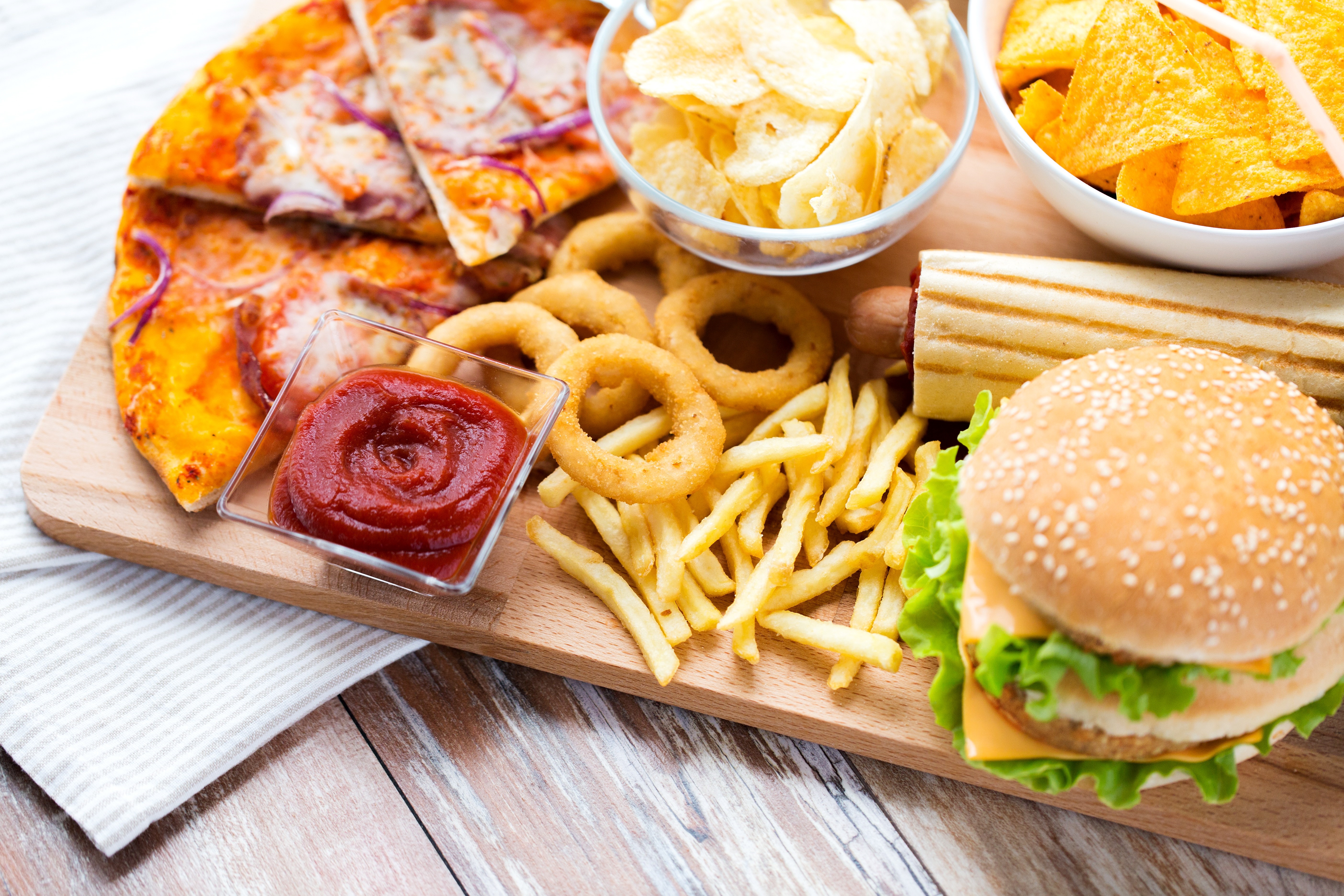 Wallpaper bow, pizza, sauce, chips, Burger, fast food, fries for mobile and desktop, section еда, resolution 5614x3743