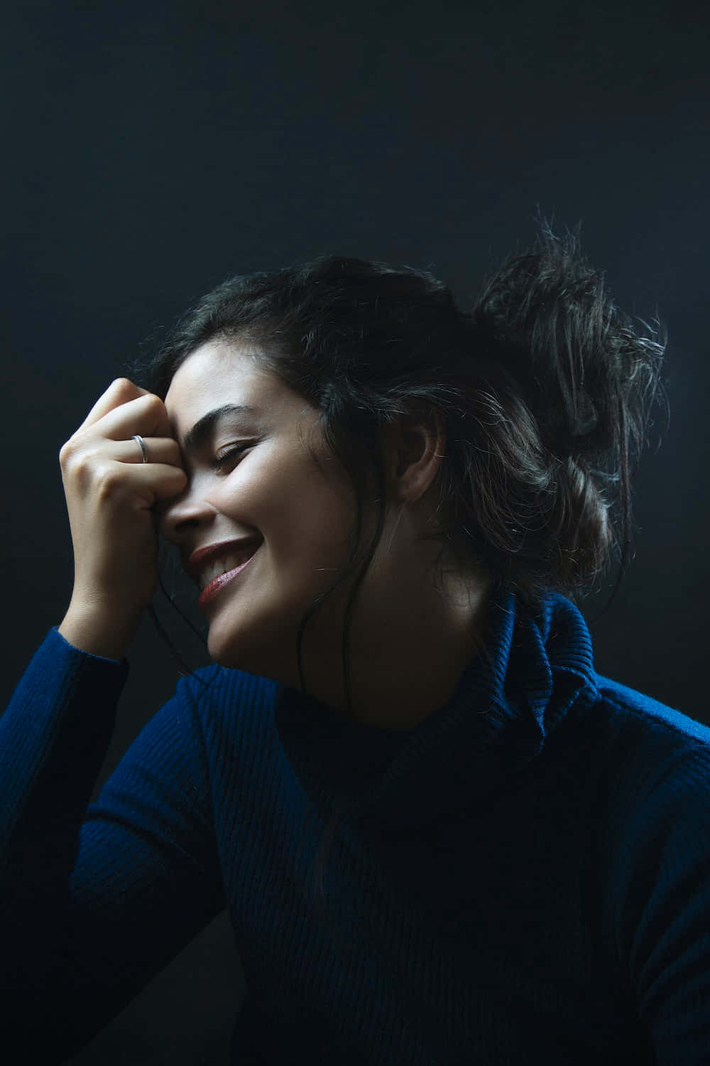 Download Girl Smiles In The Dark Picture