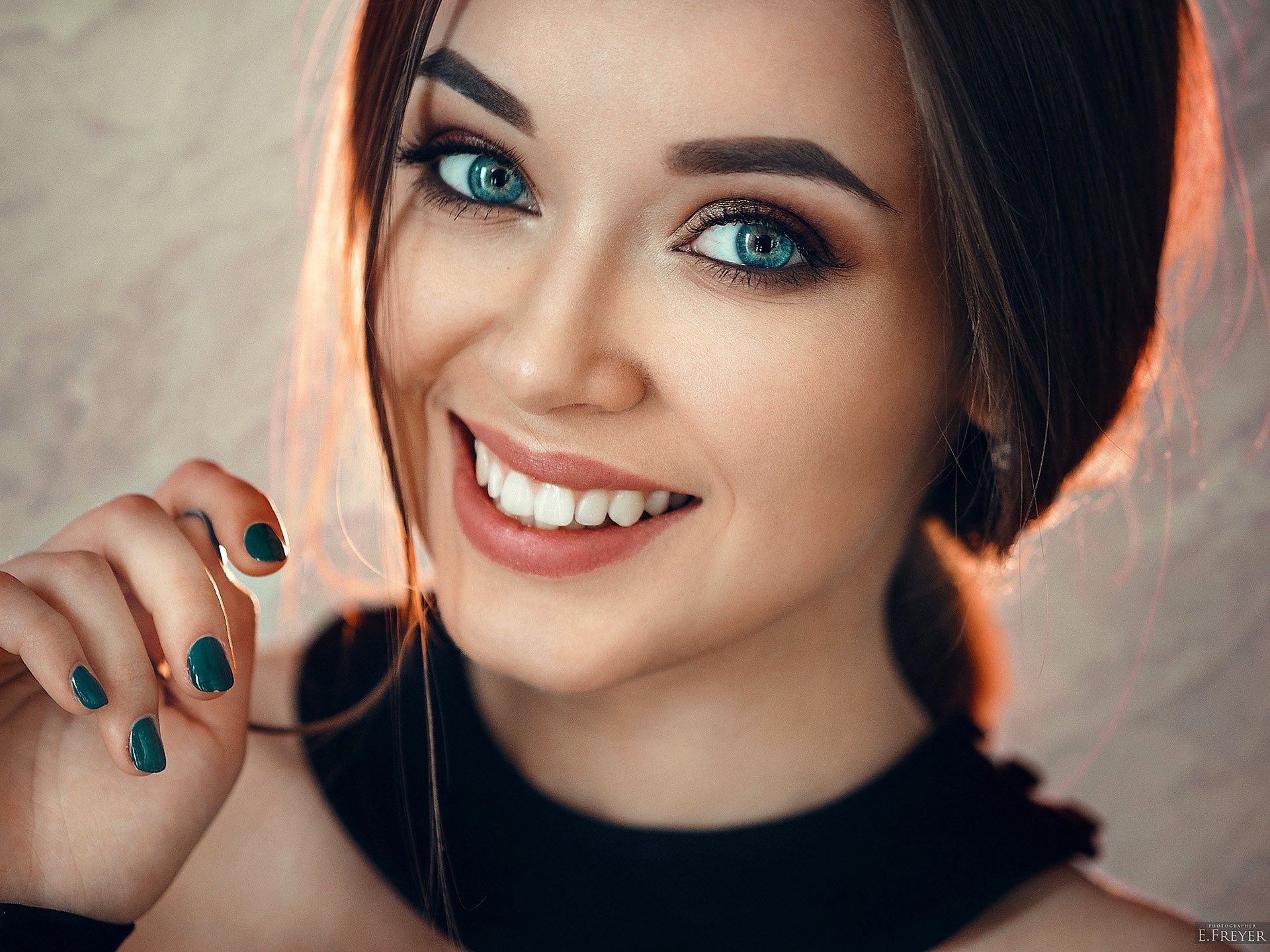 Smiling Girl Wallpaper, HD Smiling Girl Background on WallpaperBat