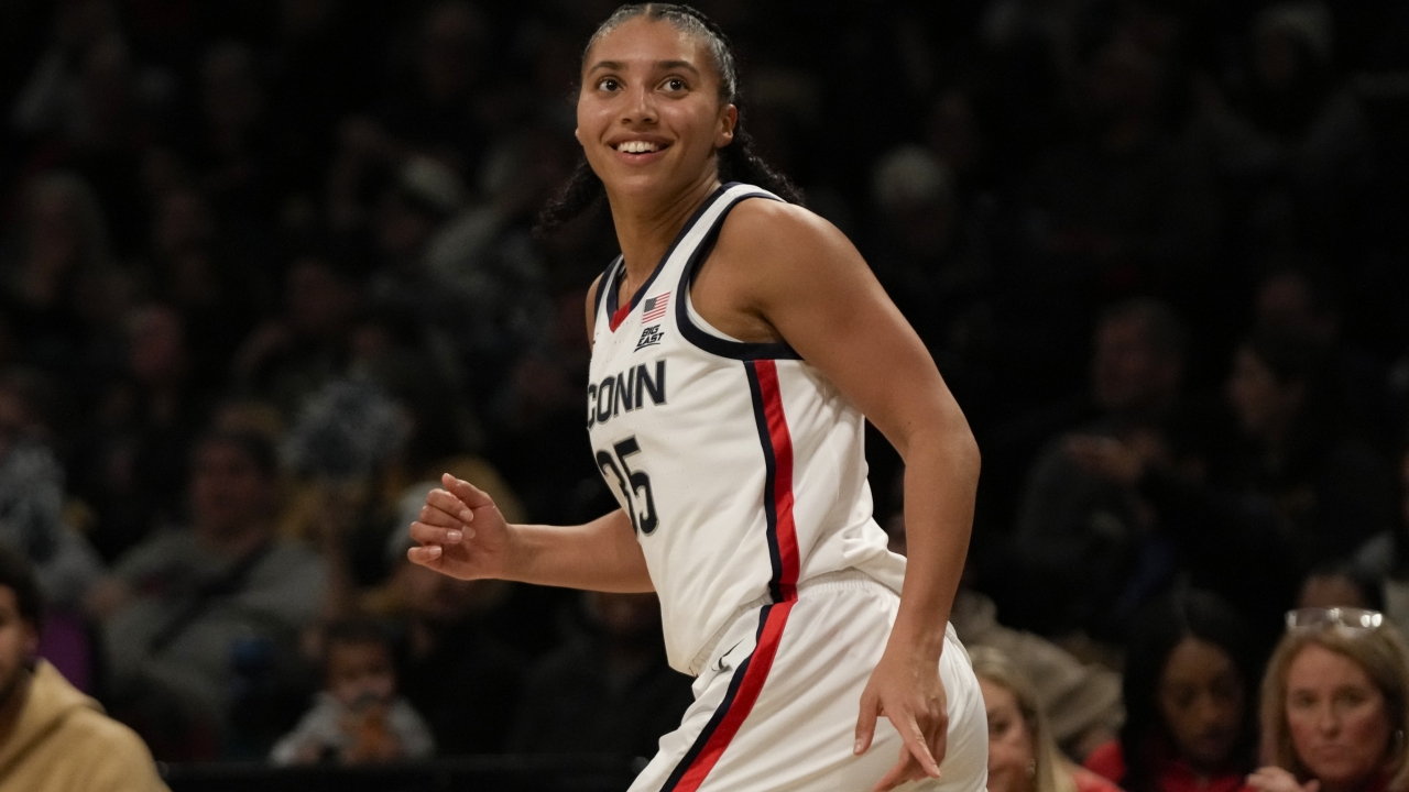 Azzi Fudd Dazzles In Long Awaited Return Home