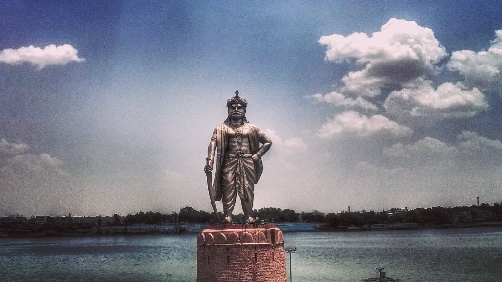 A sunny day i was at #Vip #road got this shot of #RajaBhoj