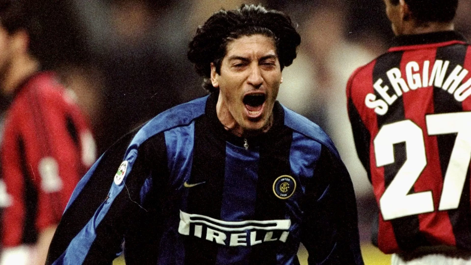 Iván Zamorano elige al mejor 9 de la historia del fútbol