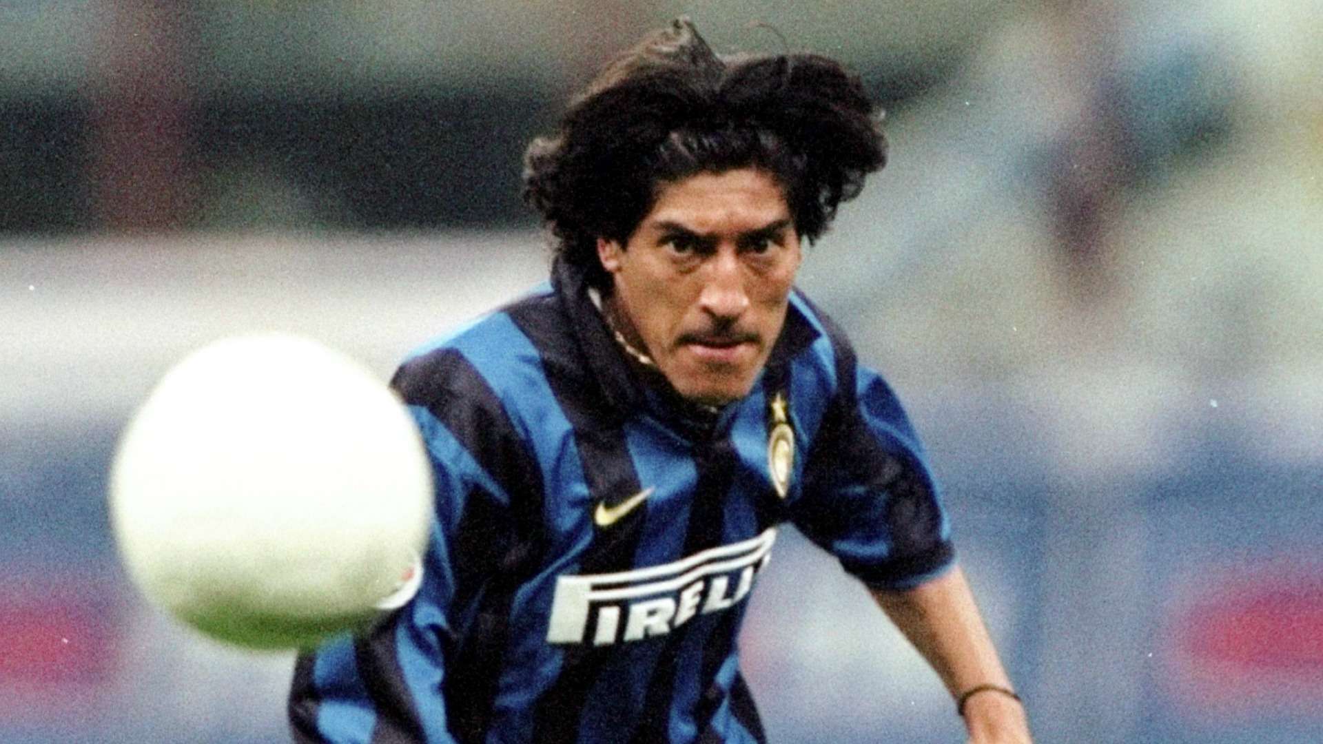 Ivan Zamorano, il bomber dell'1 8 con lo spirito da guerriero. Goal.com Italia