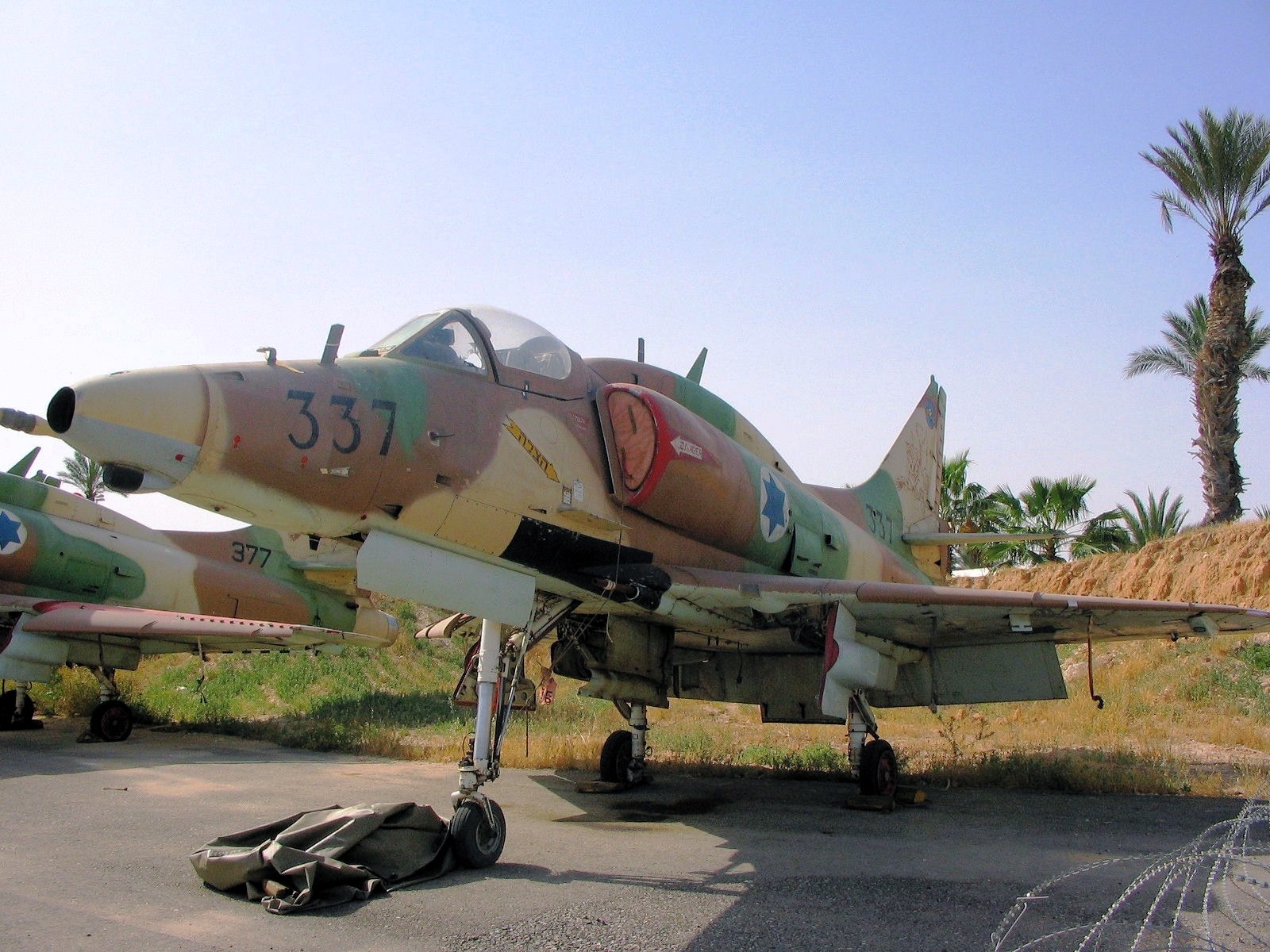 Douglas A 4 Skyhawk & Video