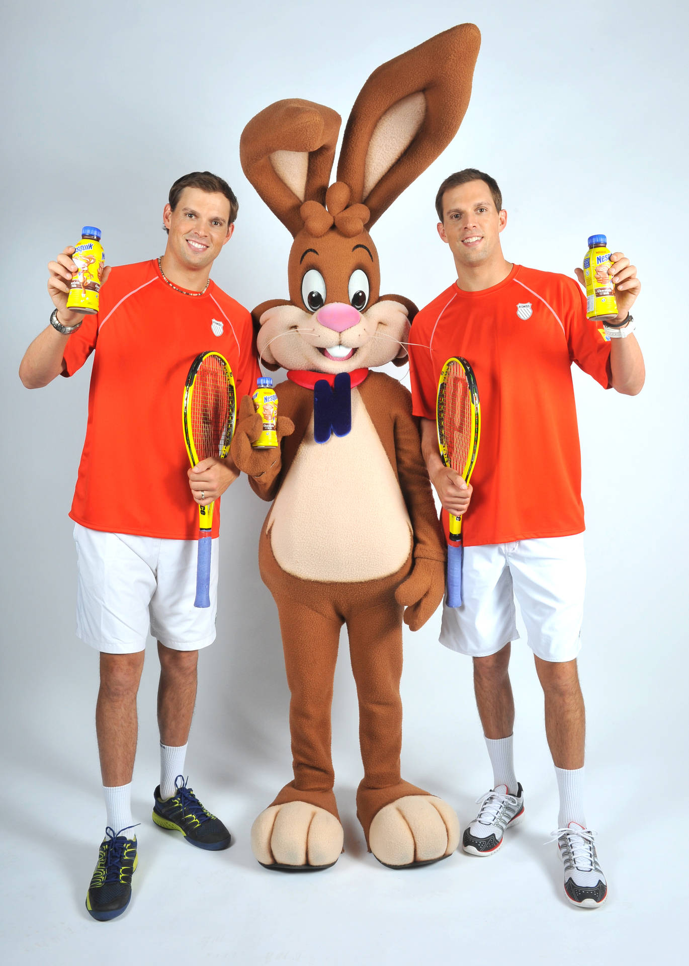 Download Bob Bryan With Nesquik Bunny Wallpaper