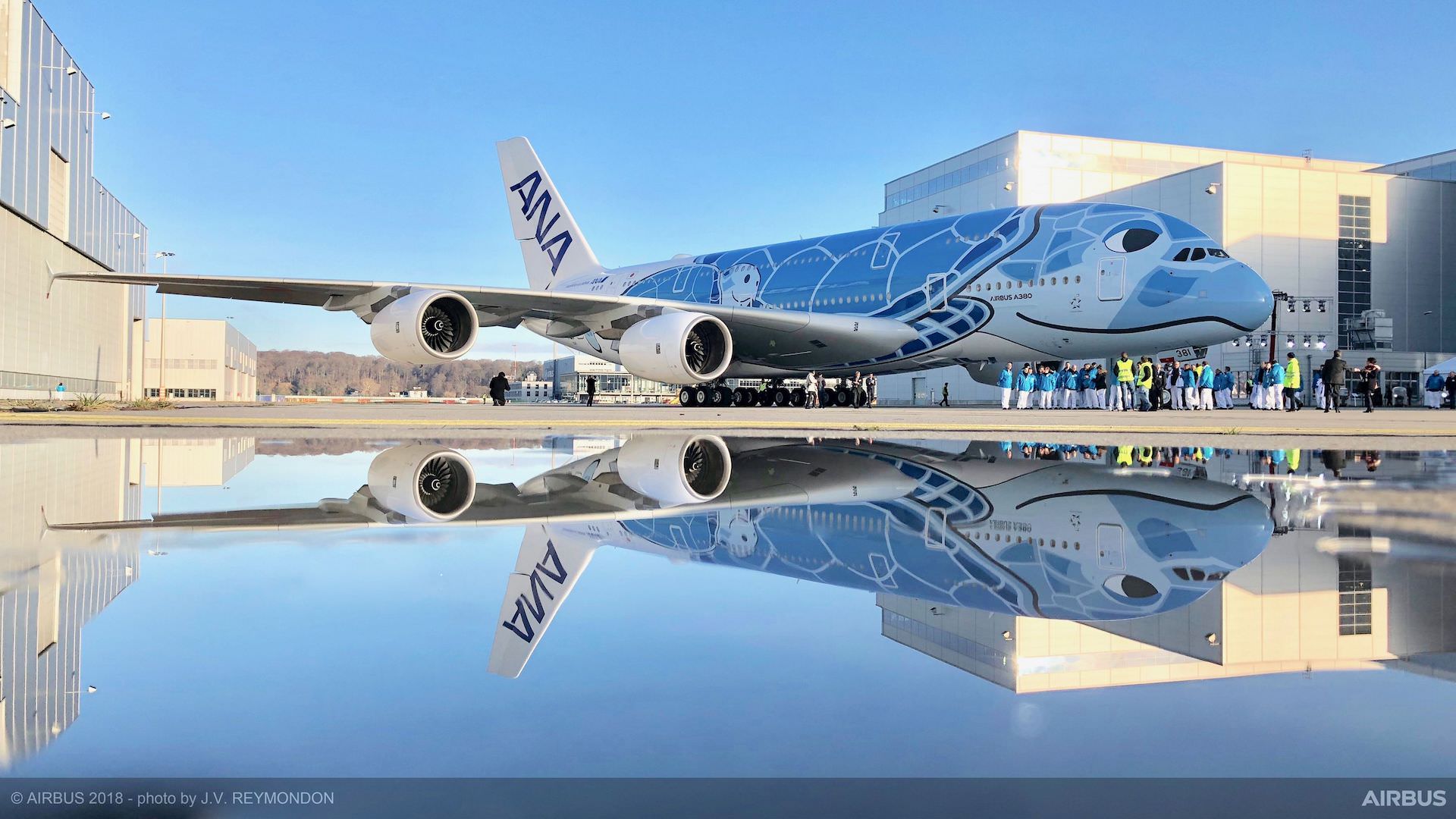 Airbus unveils ANA's first fully painted A380