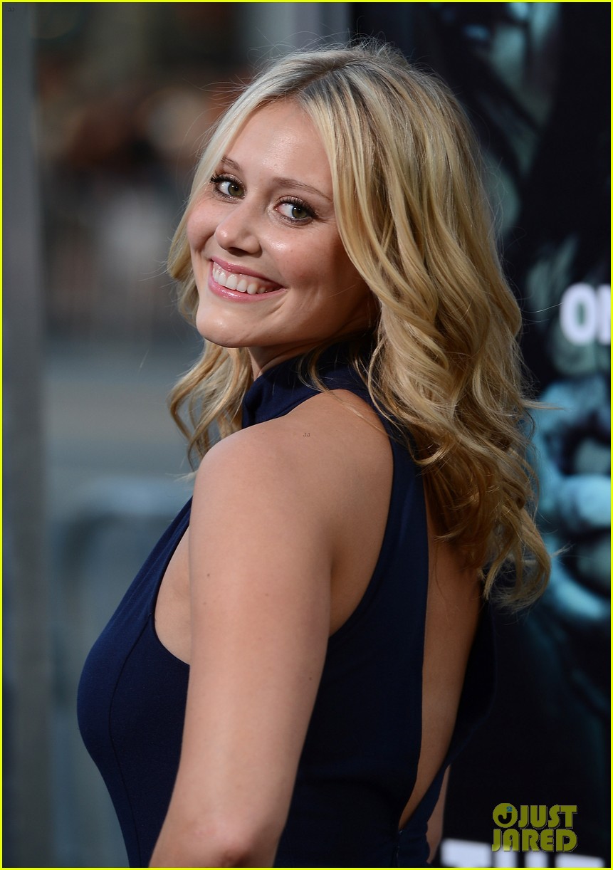 Ashley Greene: 'The Apparition' Premiere!: Photo 2707442. Ashley Greene, Julianna Guill Photo. Just Jared: Entertainment News