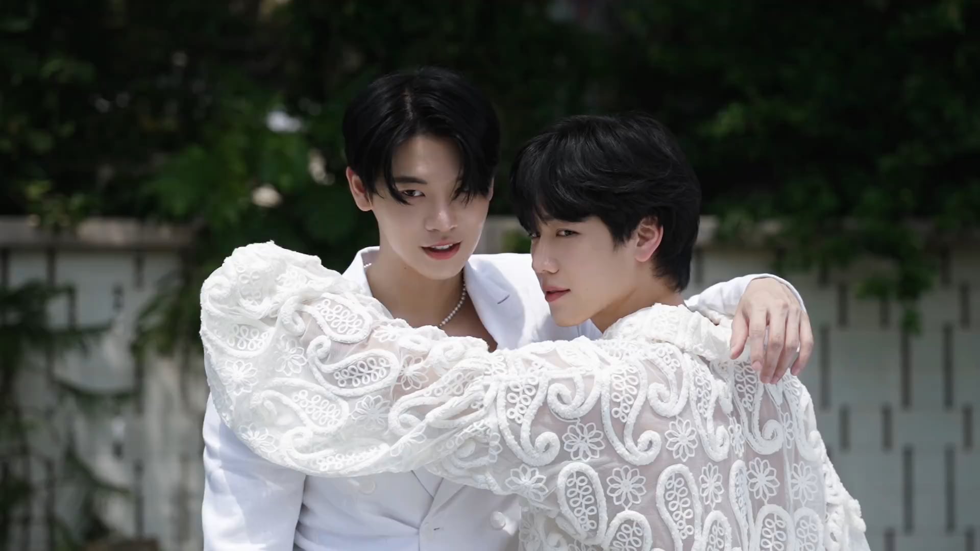 EVEN MORE YinWar ❌ 影视圈Magazine VISUALSSSS to remind us there is no new series in sight but they're still our faves because HEW ELSE is DOING IT?
