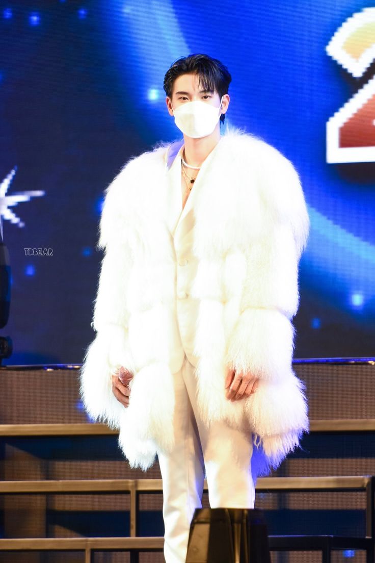 Yin Anan Wong. Fur coat, Coat, Fashion