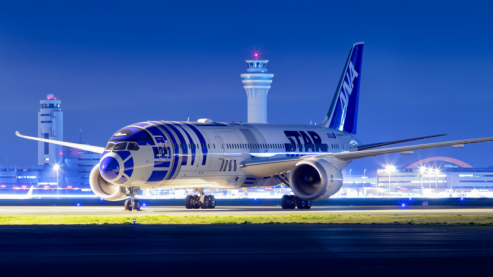 ANA Boeing 787 9 DreamLiner R2D2 Star Wars Livery JA873A Haneda Intl Airport (HND