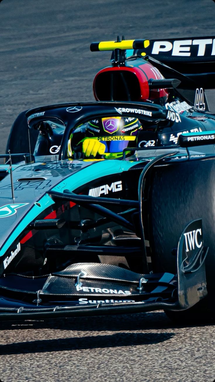 Wallpaper Mercedes Lewis Hamilton 44 2024