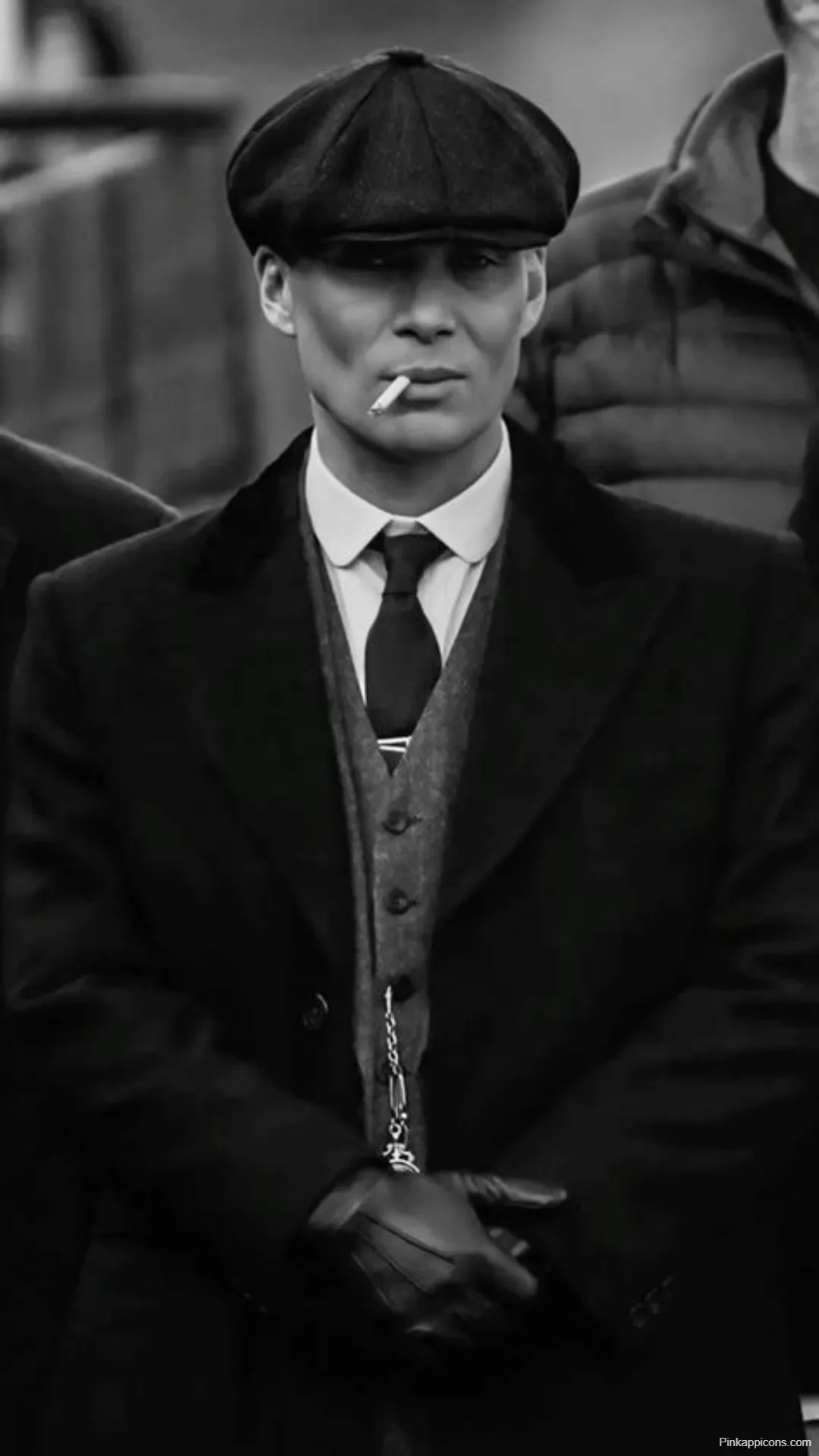 Thomas Shelby Wallpaper: Serious Portraits & Smoking Scenes!