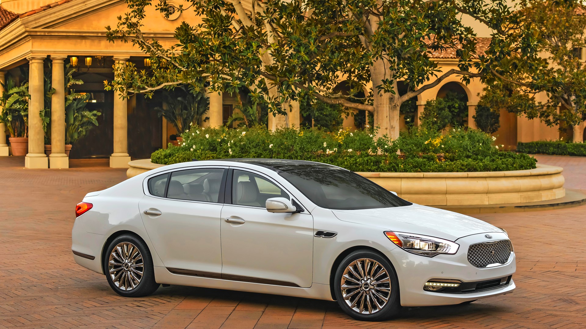 Kia K900 and Soul Named Must Test Drive Vehicles for 2014 by AutoTrader.com