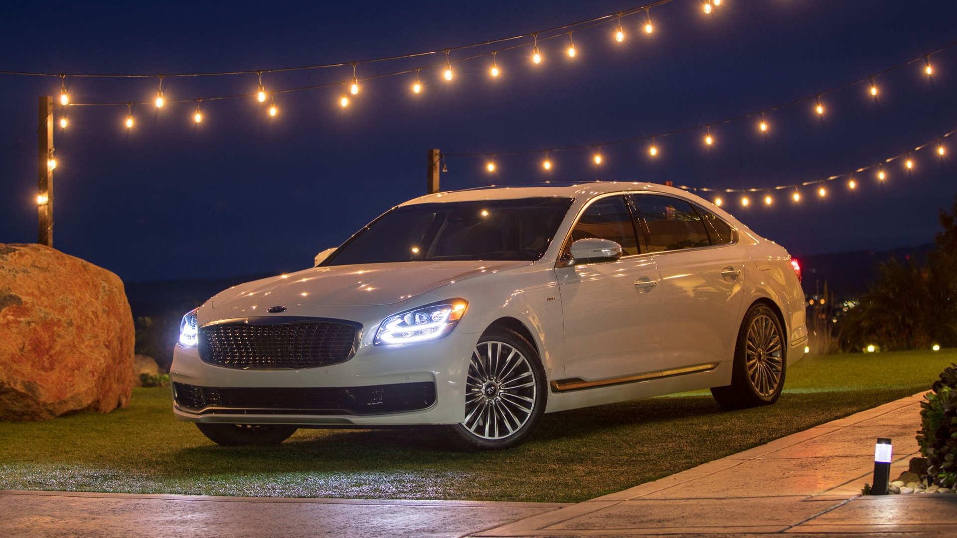 Kia K900 video first look: 2018 New York auto show