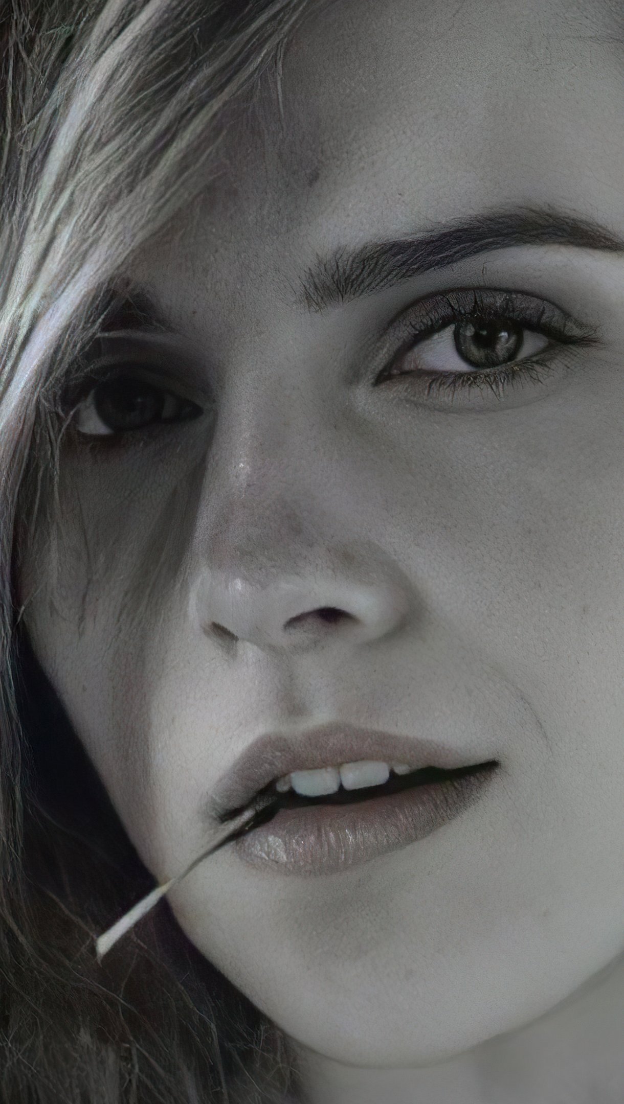 Emma Watson black and white Wallpaper 4k for iPhone and Mobile Phone