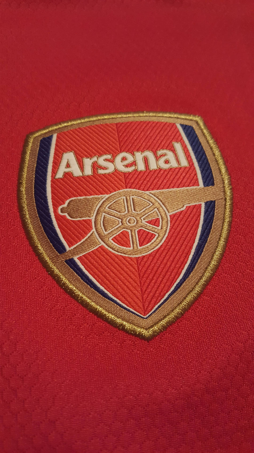 Download Arsenal FC Embossed Team Logo Wallpaper