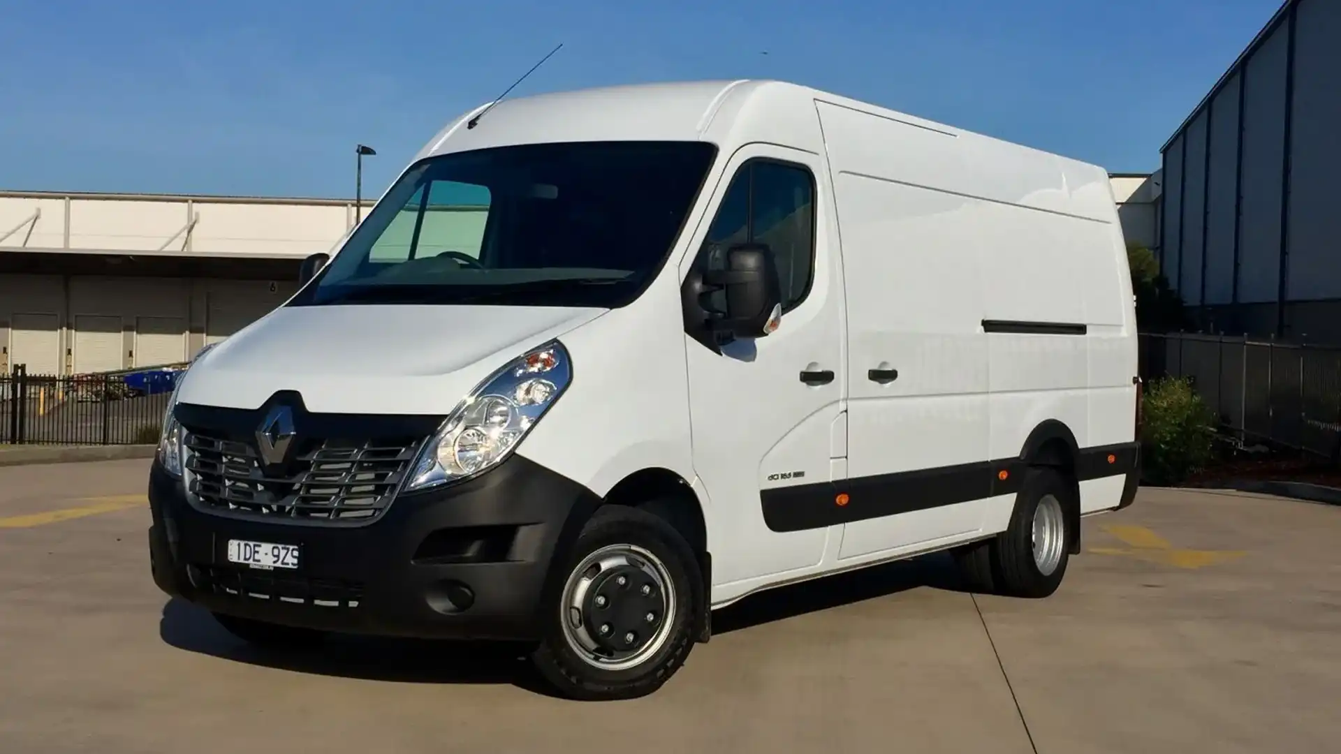 Renault Master LWB REVIEW. We're Impressed With Renault's Big Box