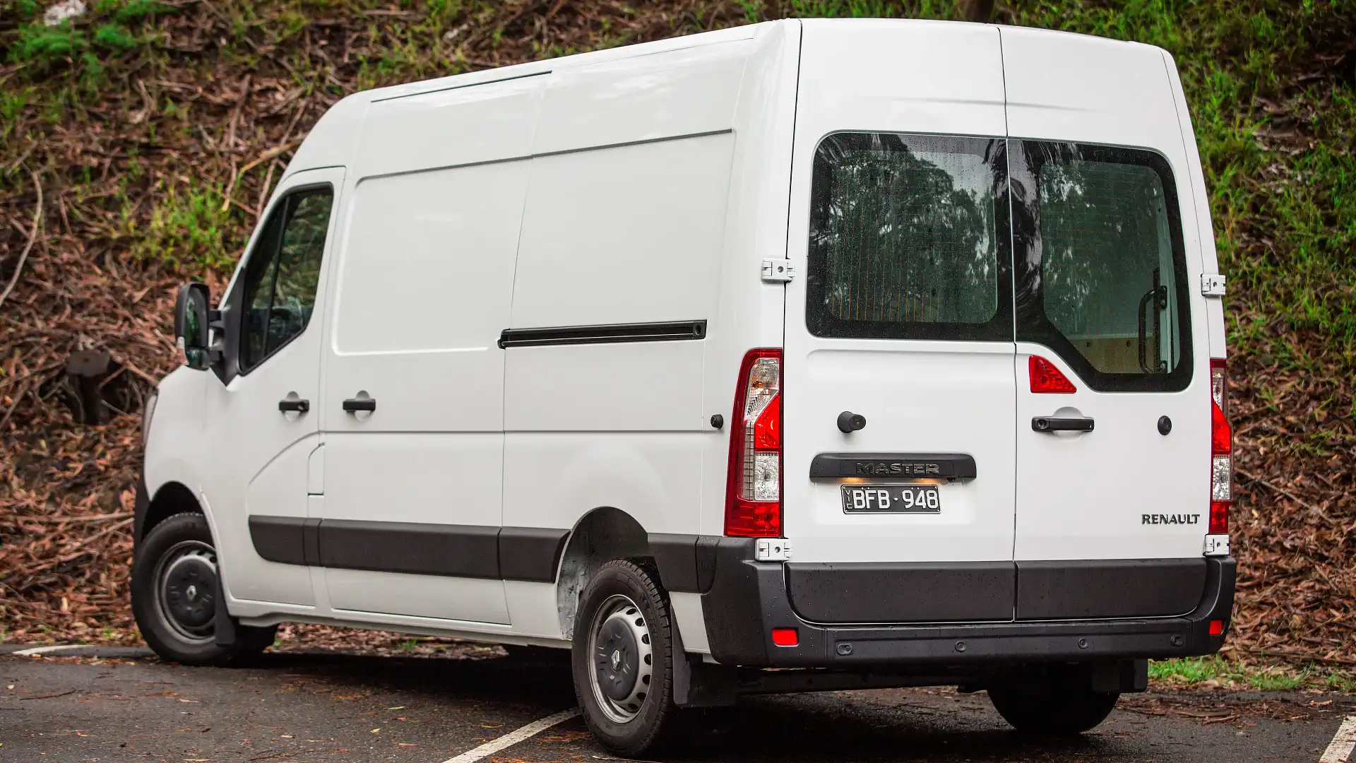 Renault Master Mid Wheelbase (MWB) Review