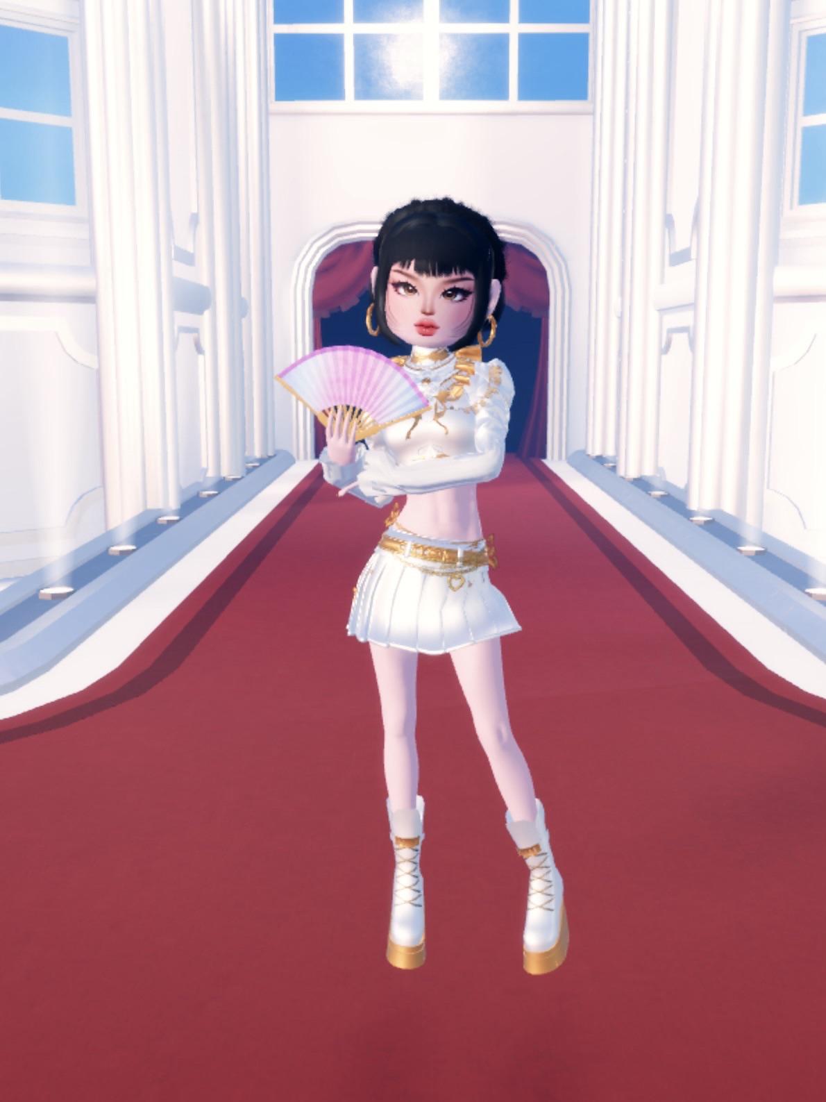 Zoey from kpop demon hunters, plus some photo with my friends!