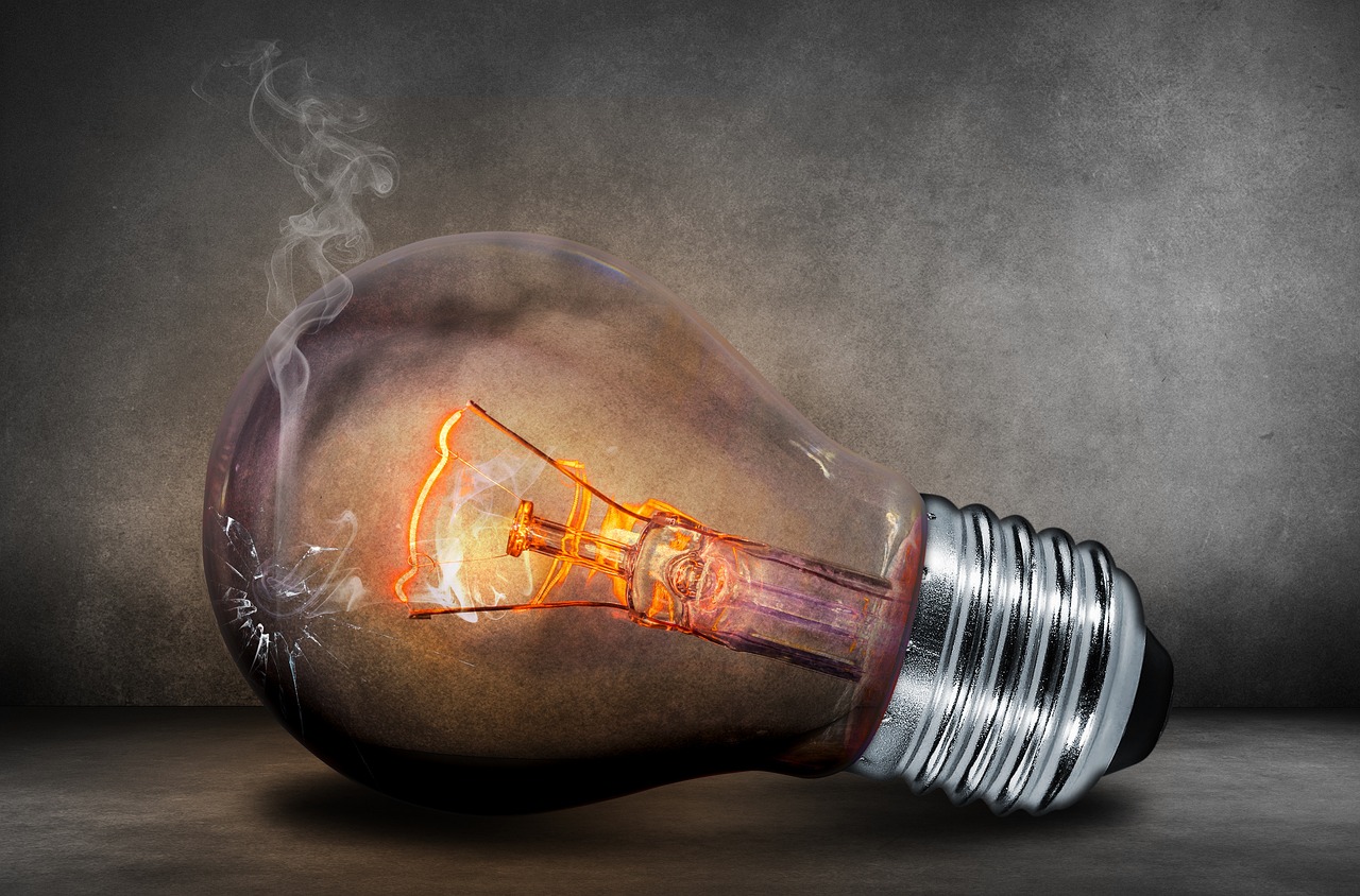 Free Broken Bulb & Light Bulb Image