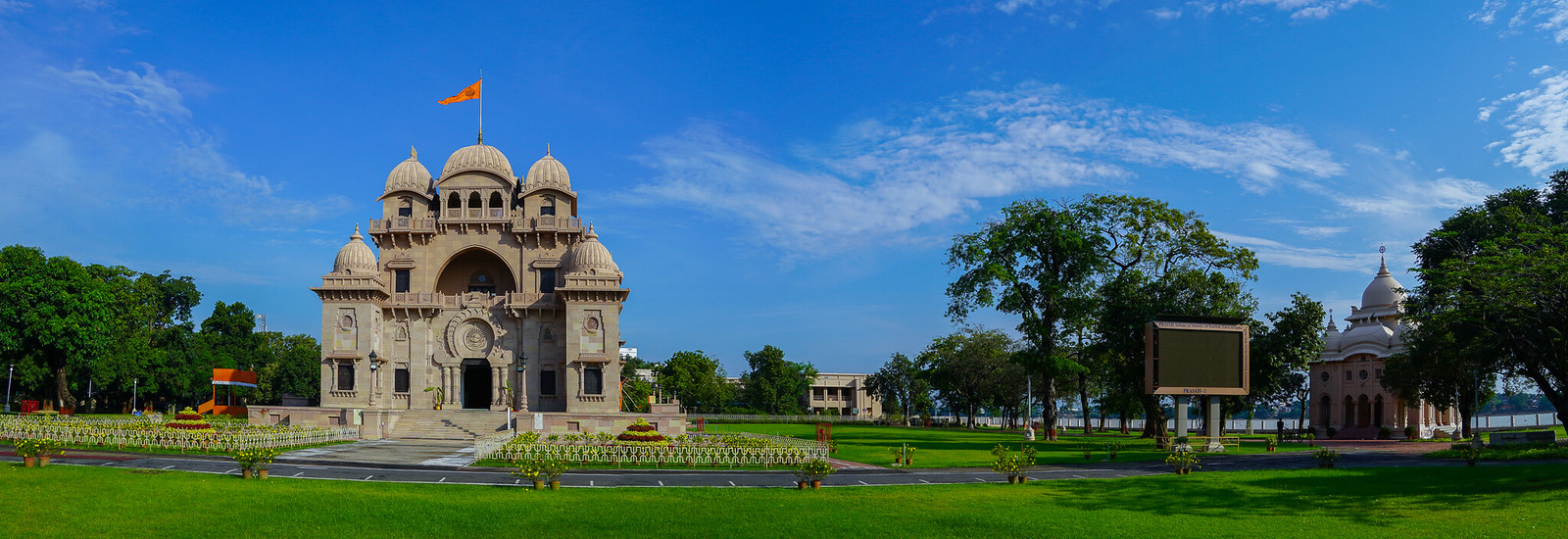 Belur Math Math and Ramakrishna Mission Home Page