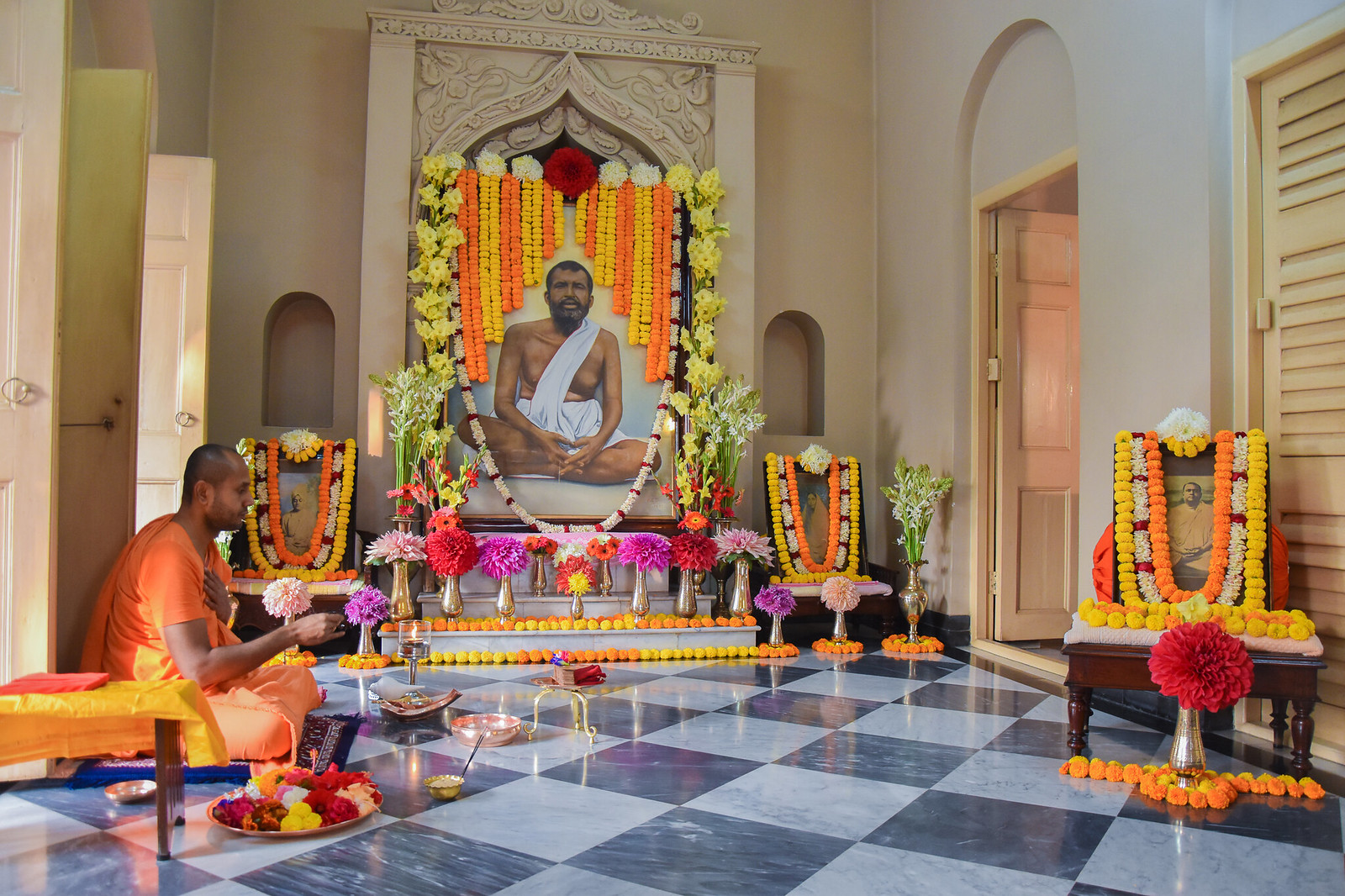 Old Shrine Math Math and Ramakrishna Mission