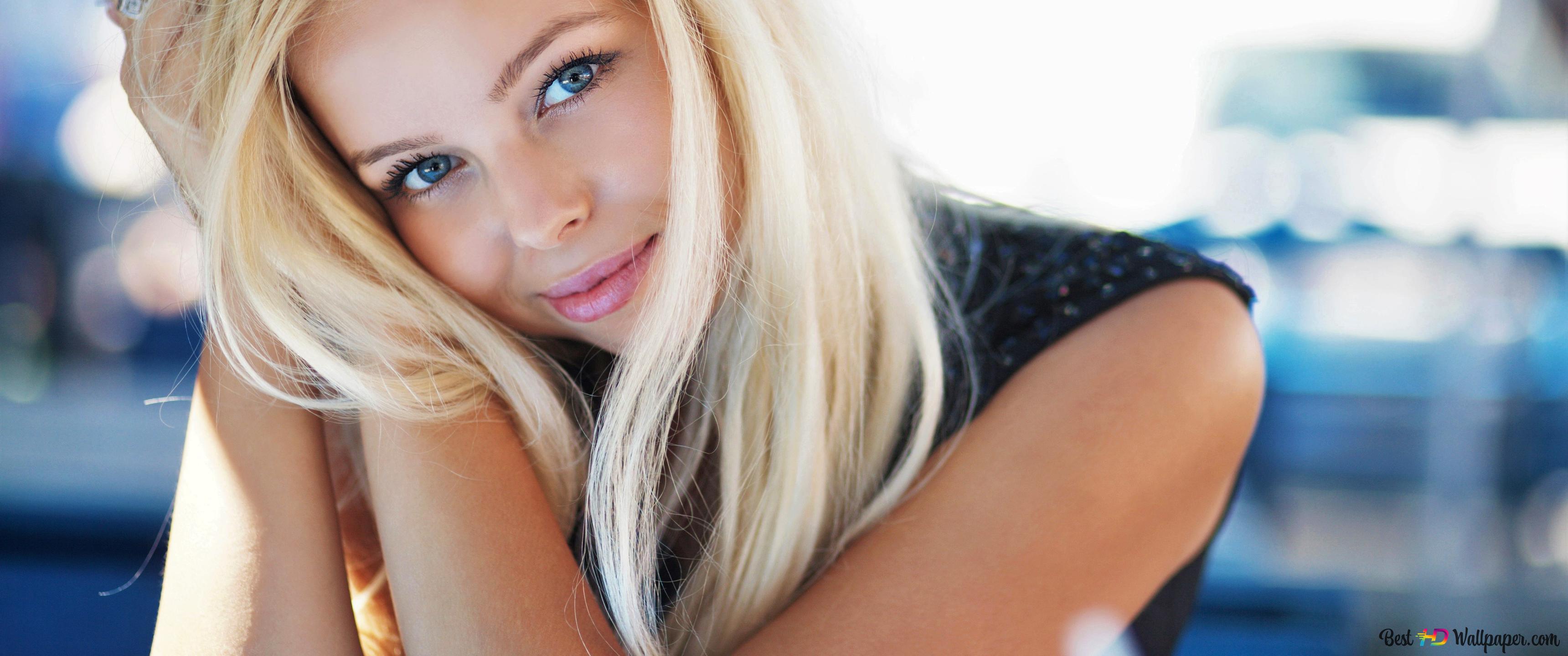 Pretty smiling girl 4K wallpaper download