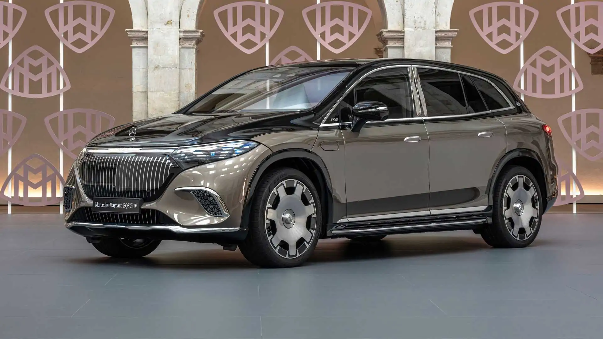 2024 Mercedes Maybach EQS SUV Revealed In All Its Two Tone Glory