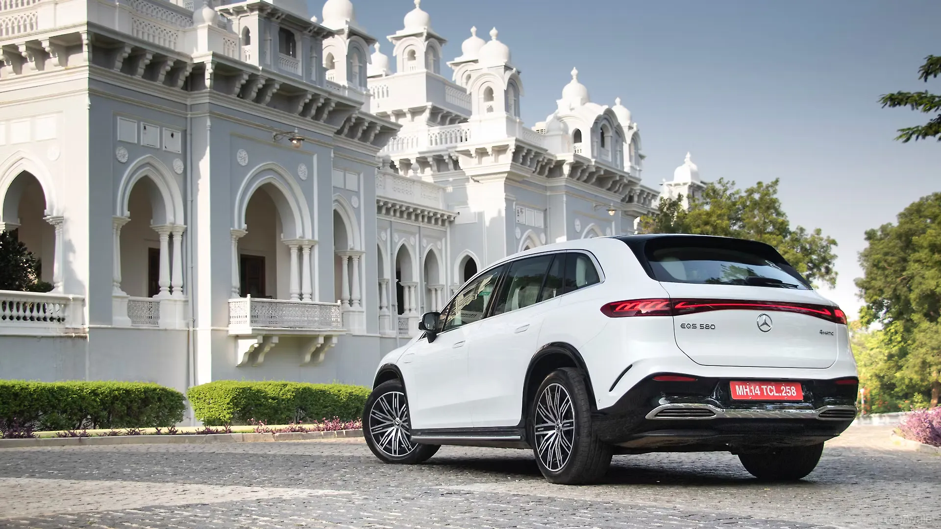 Mercedes Benz EQS SUV Price, Colours & Reviews