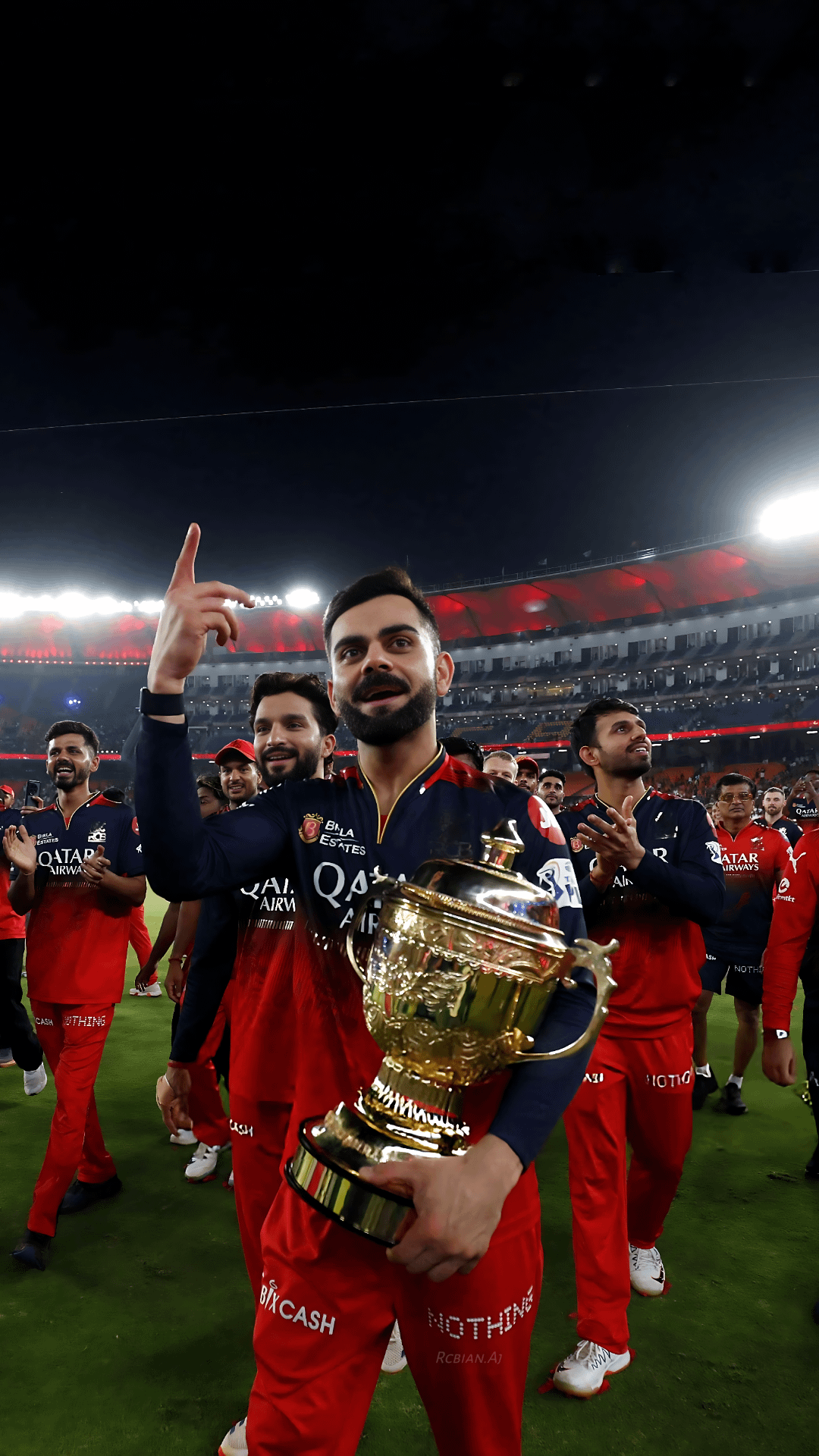 Can someone give me HD or higher quality photo of virat with ipl trophy for phone wallpaper