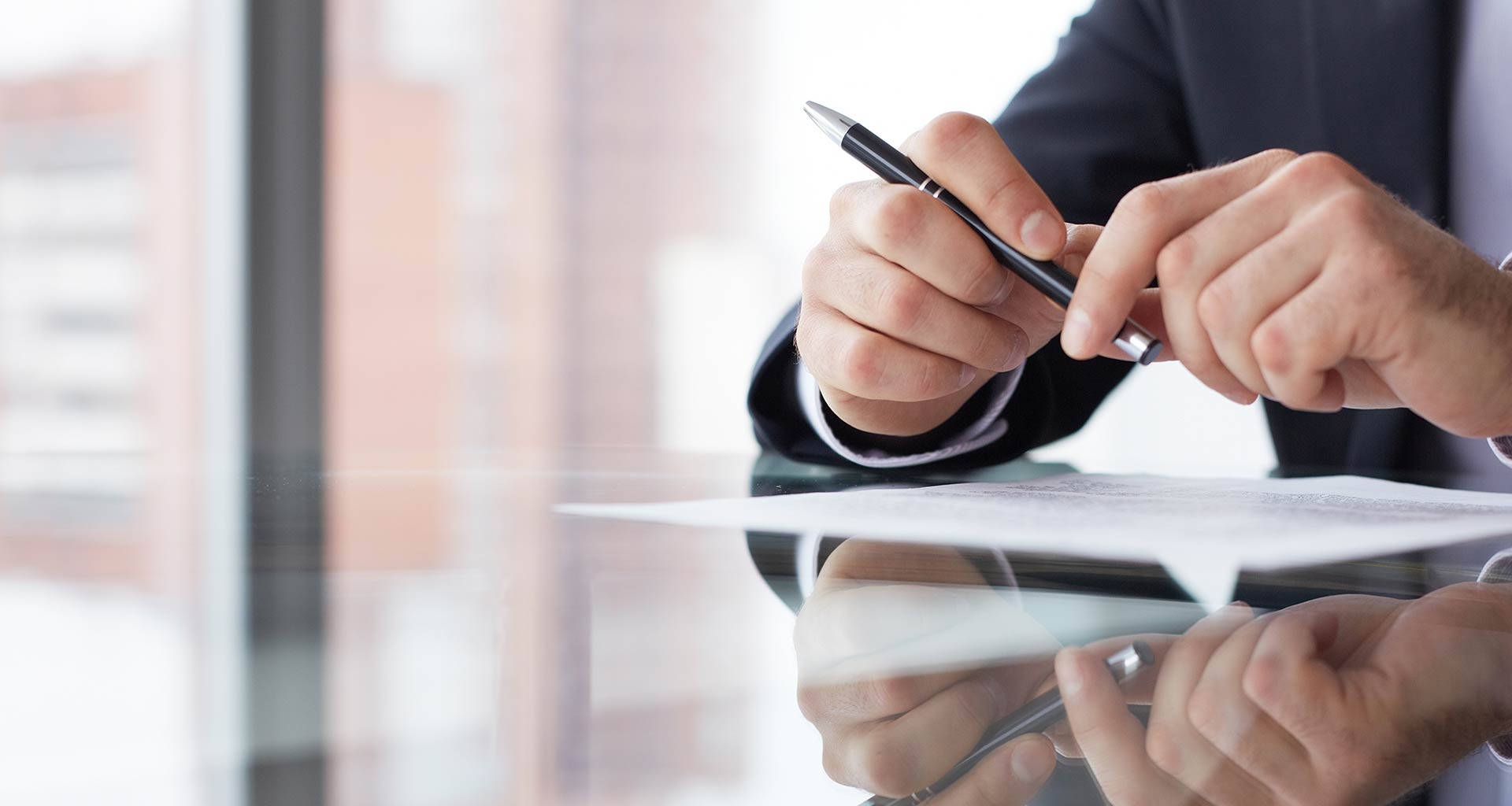 Download Expert Consultant in Action Wallpaper