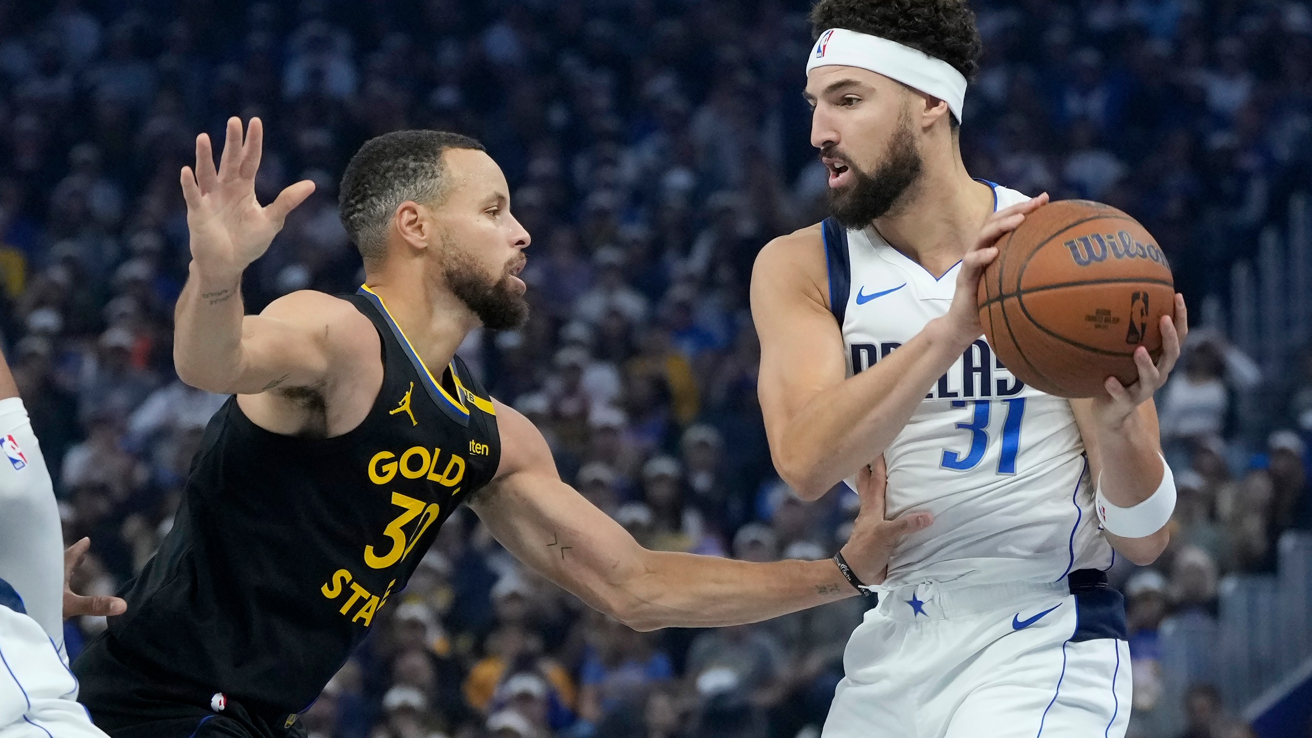Klay Thompson returns to cheers from some 400 Warriors employees